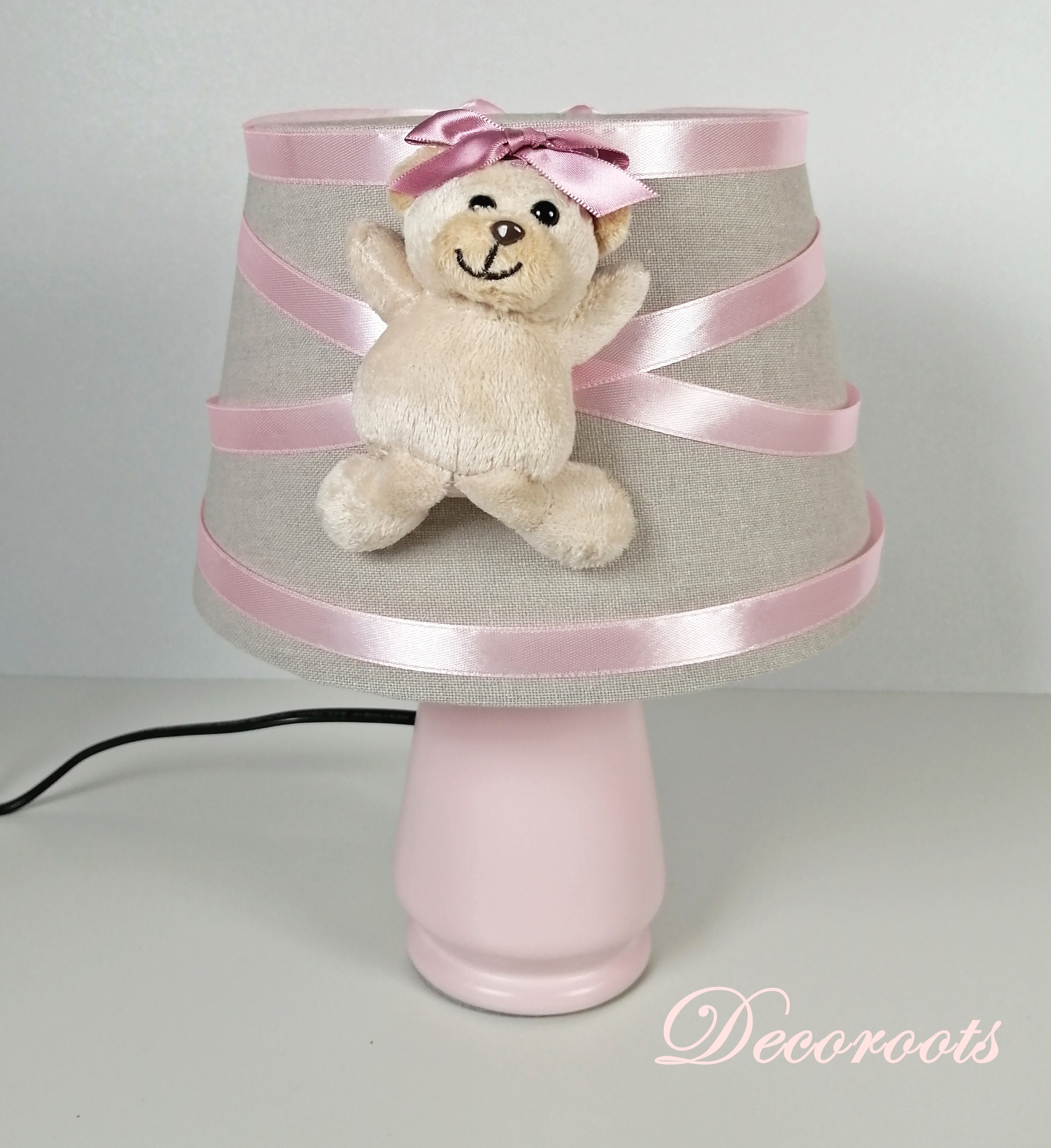lampe-chevet-enfant-bebe-ours-fille-beige-rose-vieux-blanc-cadeau-naissance-artisanale taupe