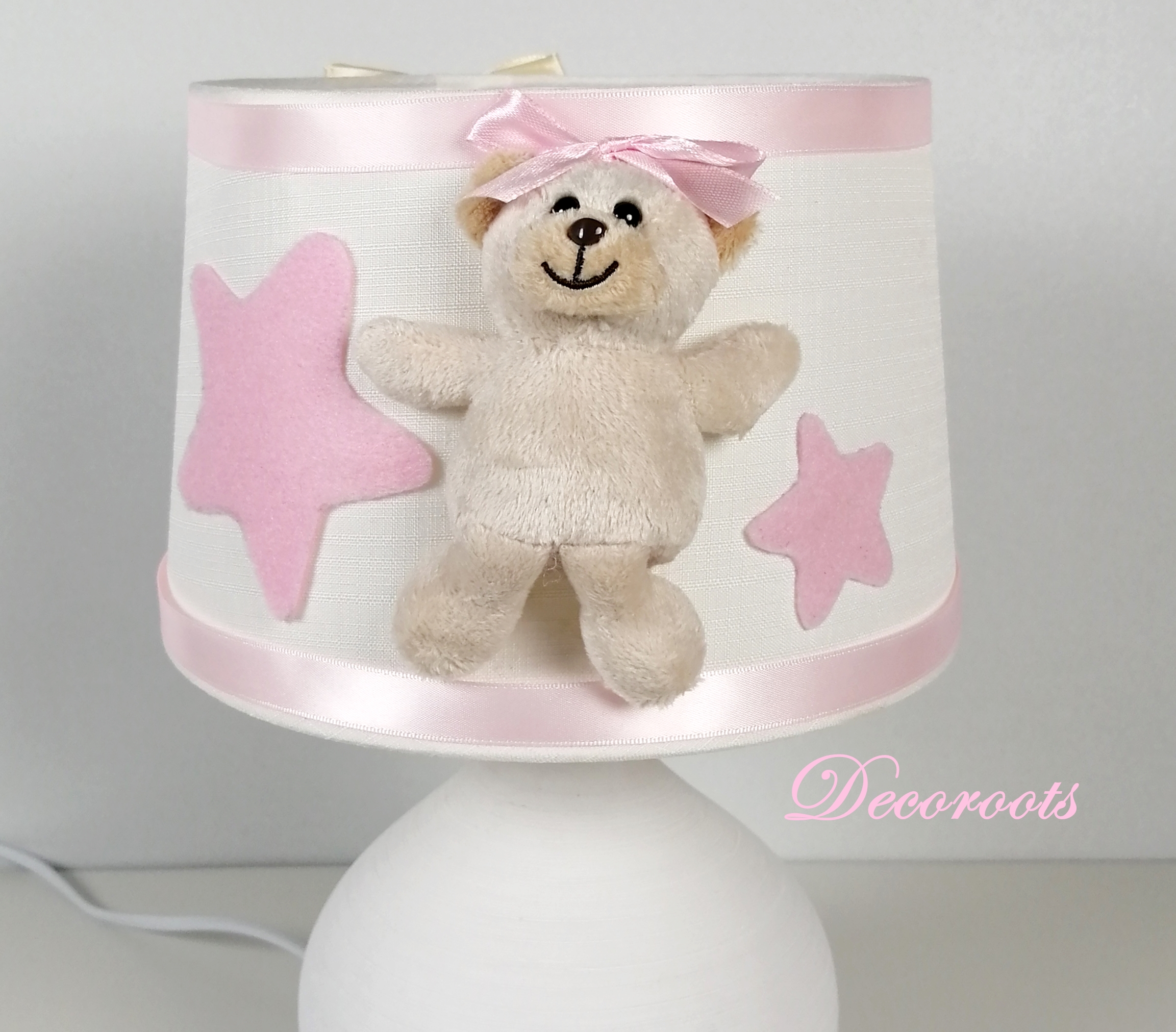 lampe-chevet-enfant-bebe-ours-fille-beige-rose-vieux-blanc-cadeau-naissance-artisanale étoile pastel