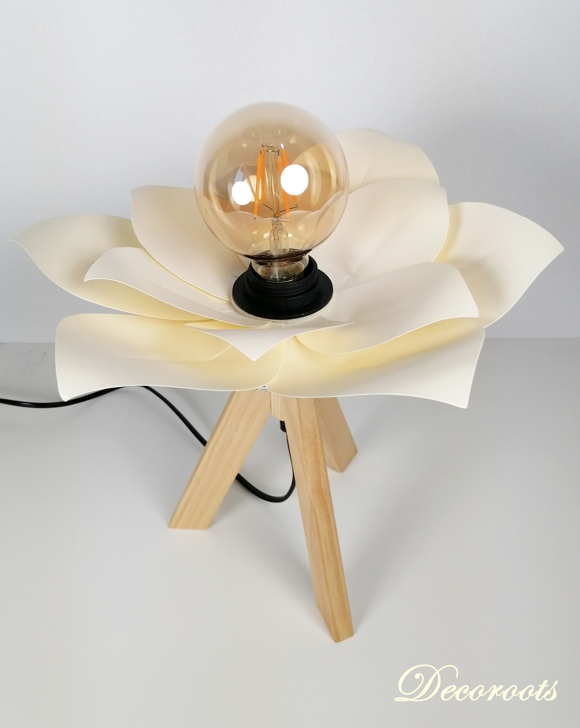 lampe chevet design fleur nenuphar origami beige ivoire papier enfant bébé japonaise 2