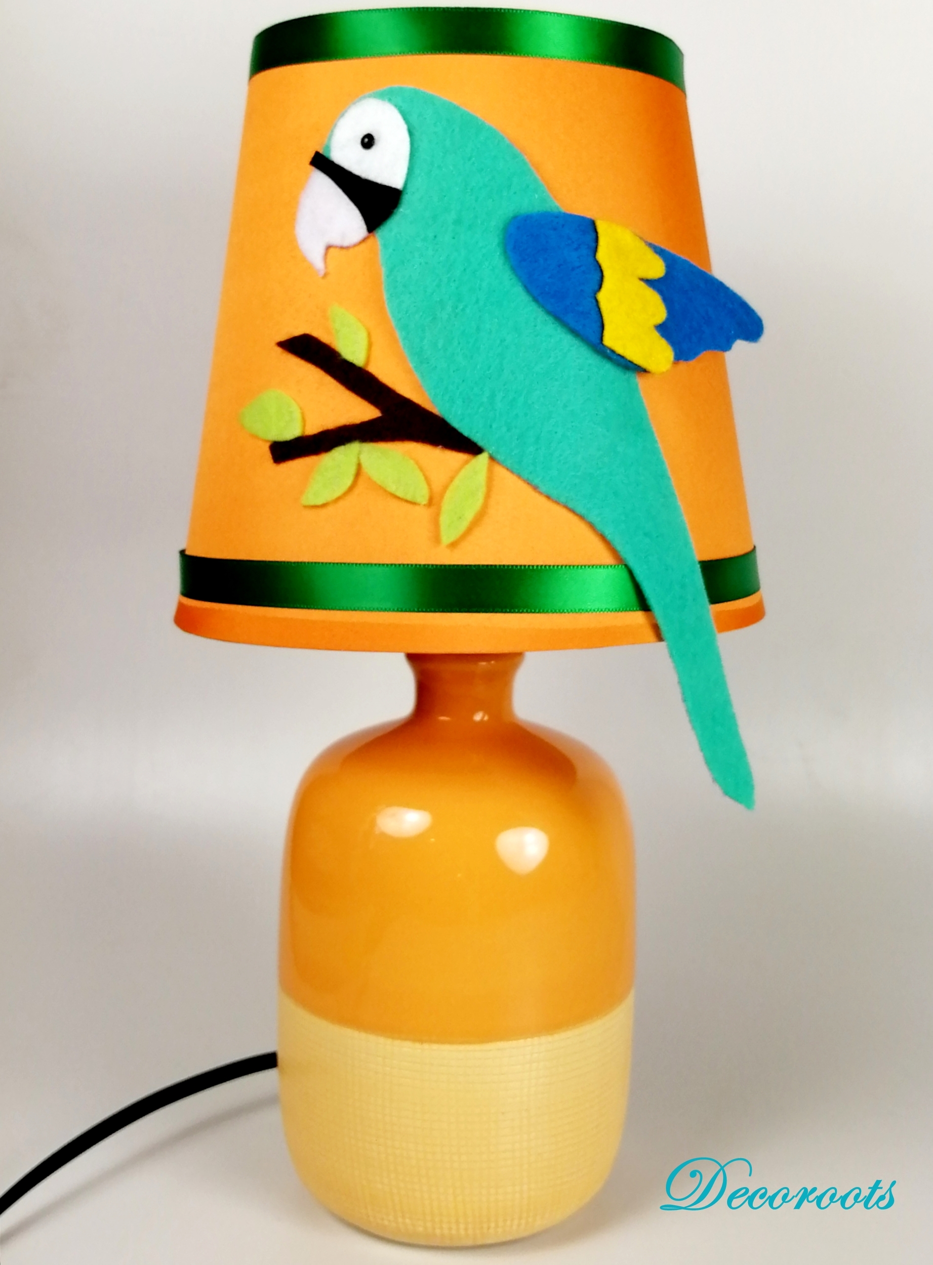 lampe-chevet-enfant-bebe-jungle-perroquet-vert-anis-orange-cadeau-naissance-artisanale-deco