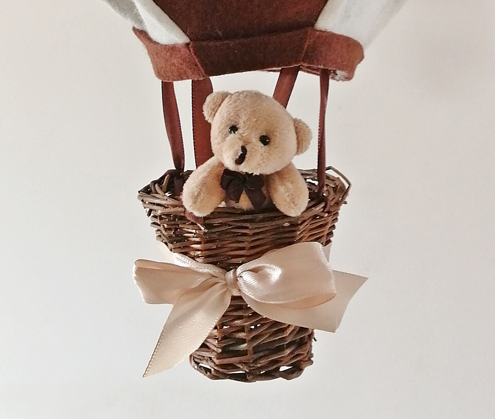 montgolfiere-decoration-enfant-bebe-suspension-mobile-marron-choclat-beige-mixte-chambre