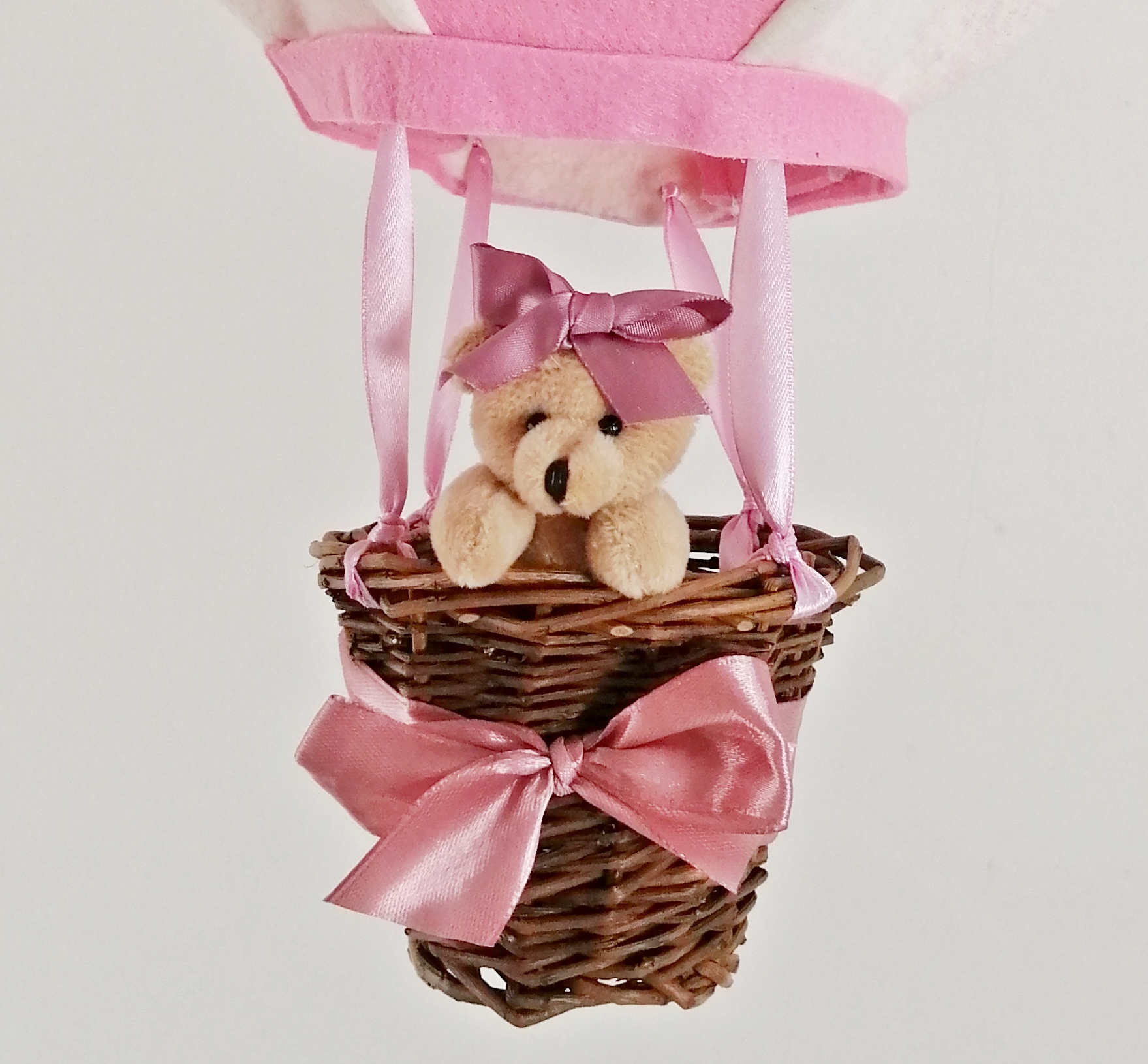 montgolfiere-decoration-enfant-bebe-suspension-mobile-rose-vieux-blanc-beige-fille-chambre