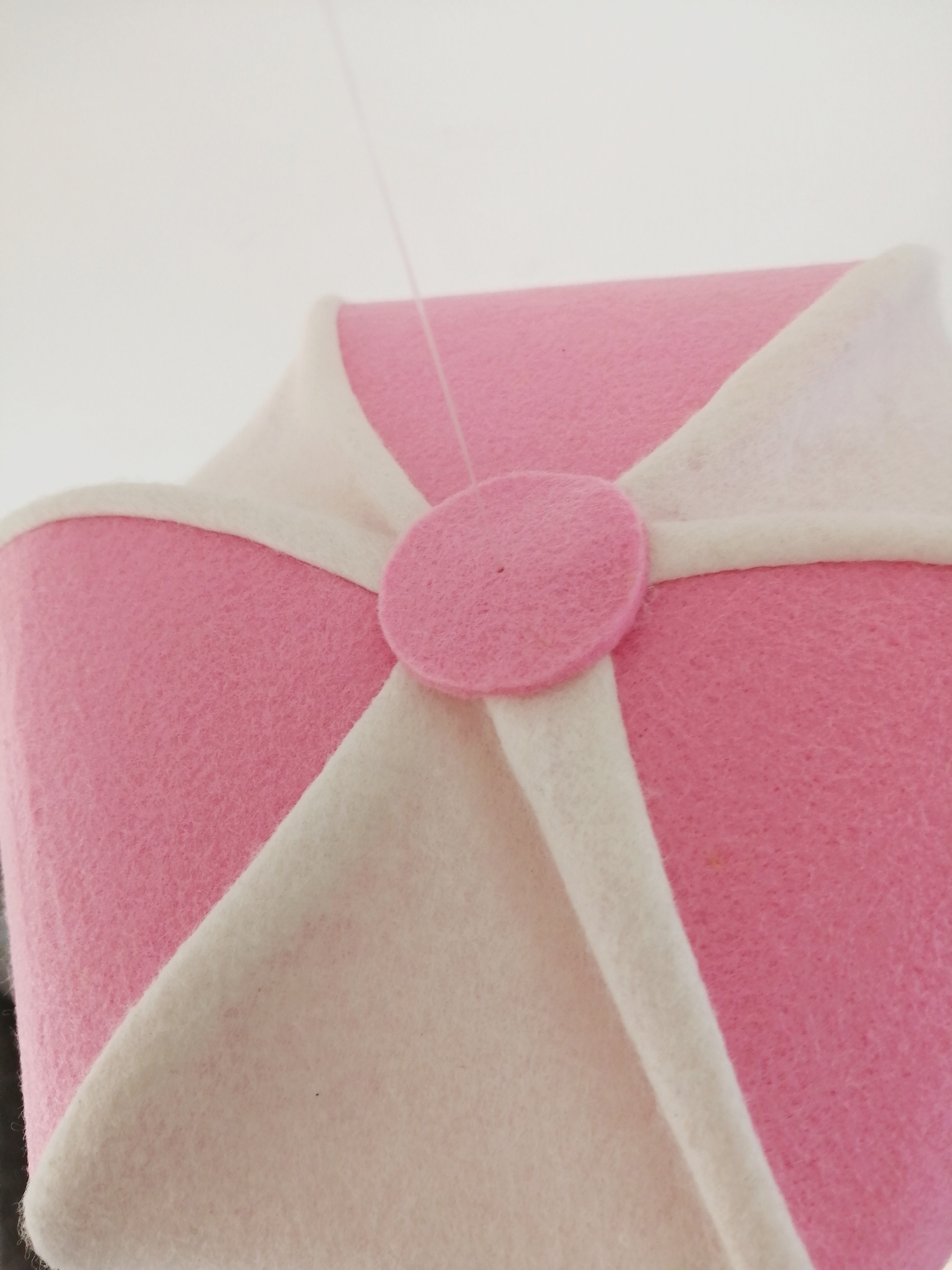 montgolfiere-decoration-enfant-bebe-suspension-mobile-rose-vieux-blanc-beige-fille-original