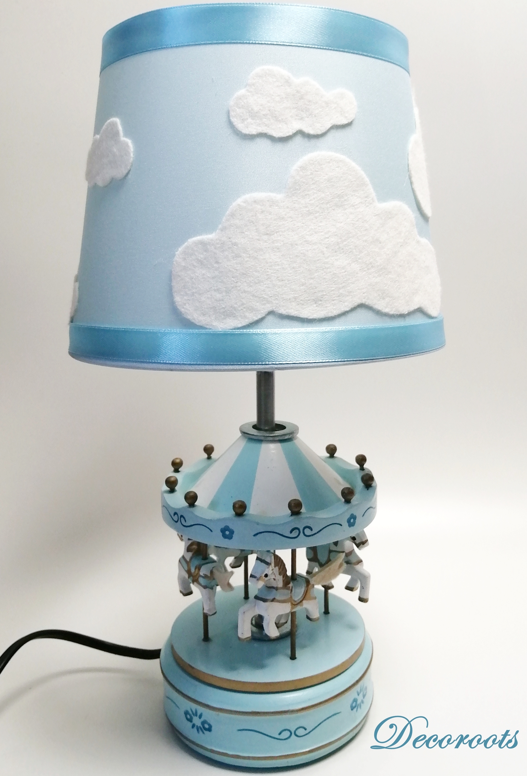 lampe-chevet-enfant-bebe-bleu-ciel-pastel-caroussel-cheval-nuage