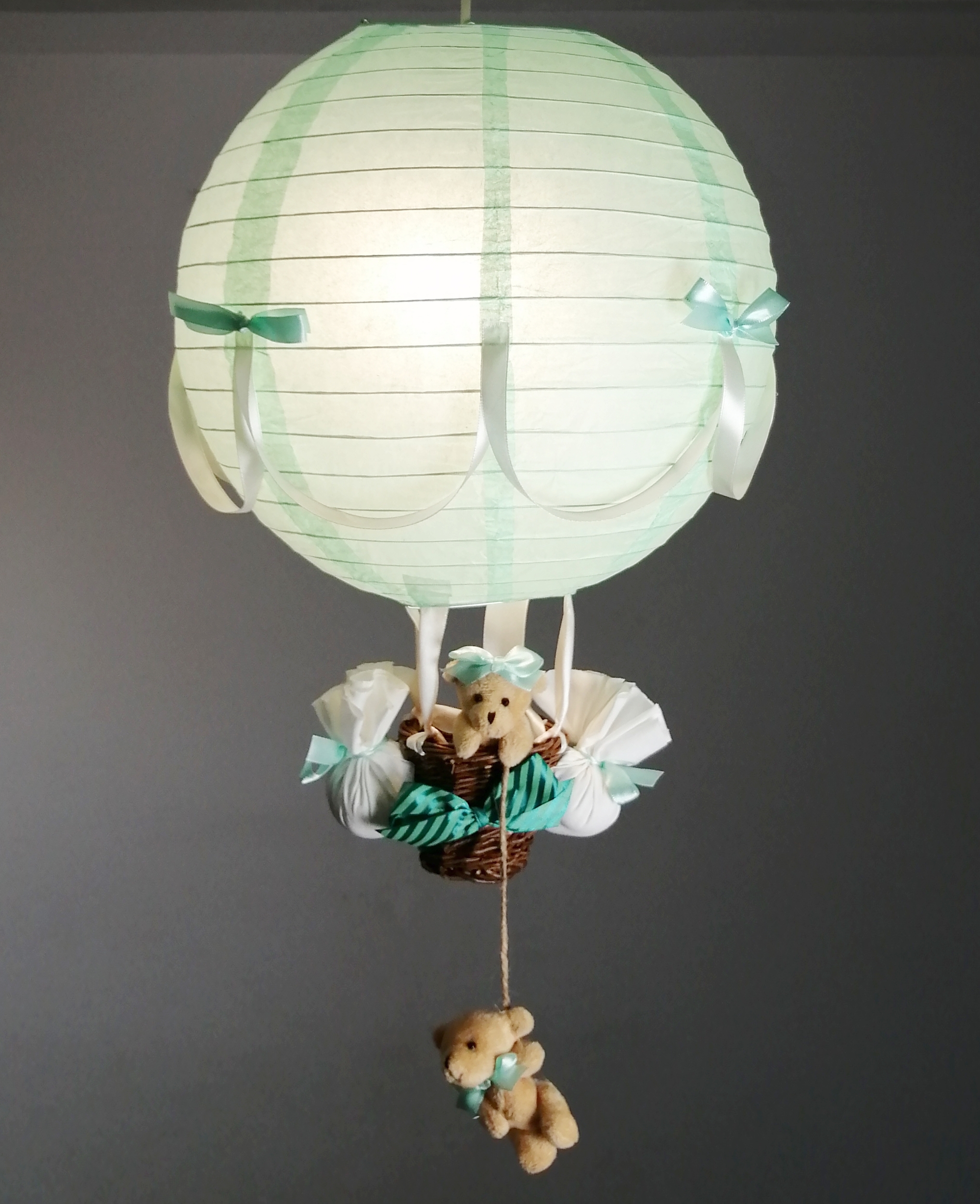 Lampe-montgolfiere-enfant-bebe-beige-vert-menthe-création artisanale-ours-decoration-mixte