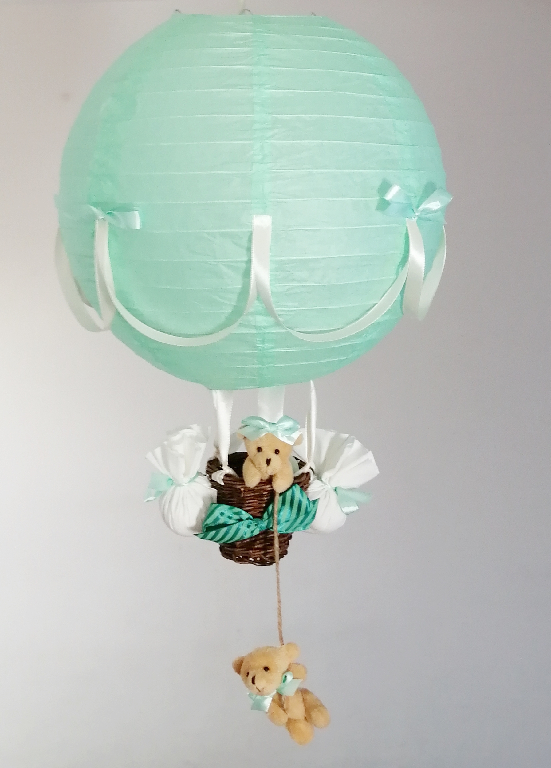 Lampe-montgolfiere-enfant-bebe-beige-vert-menthe-création artisanale-ours-decoration-chambre