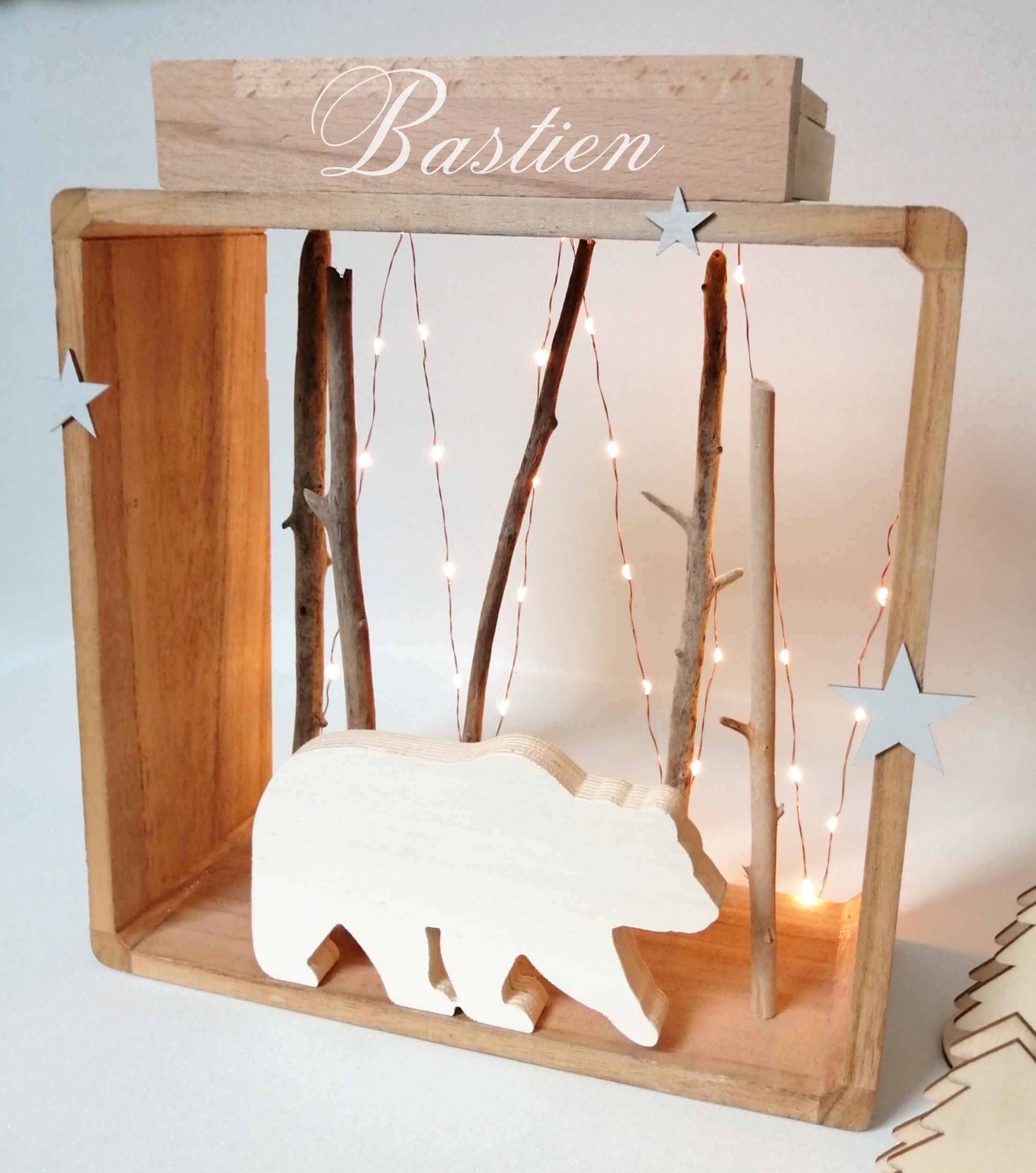 veilleuse-lampe-enfant-bois-ours-polaire-blanc-etoile-bebe-decoration-chambre-1