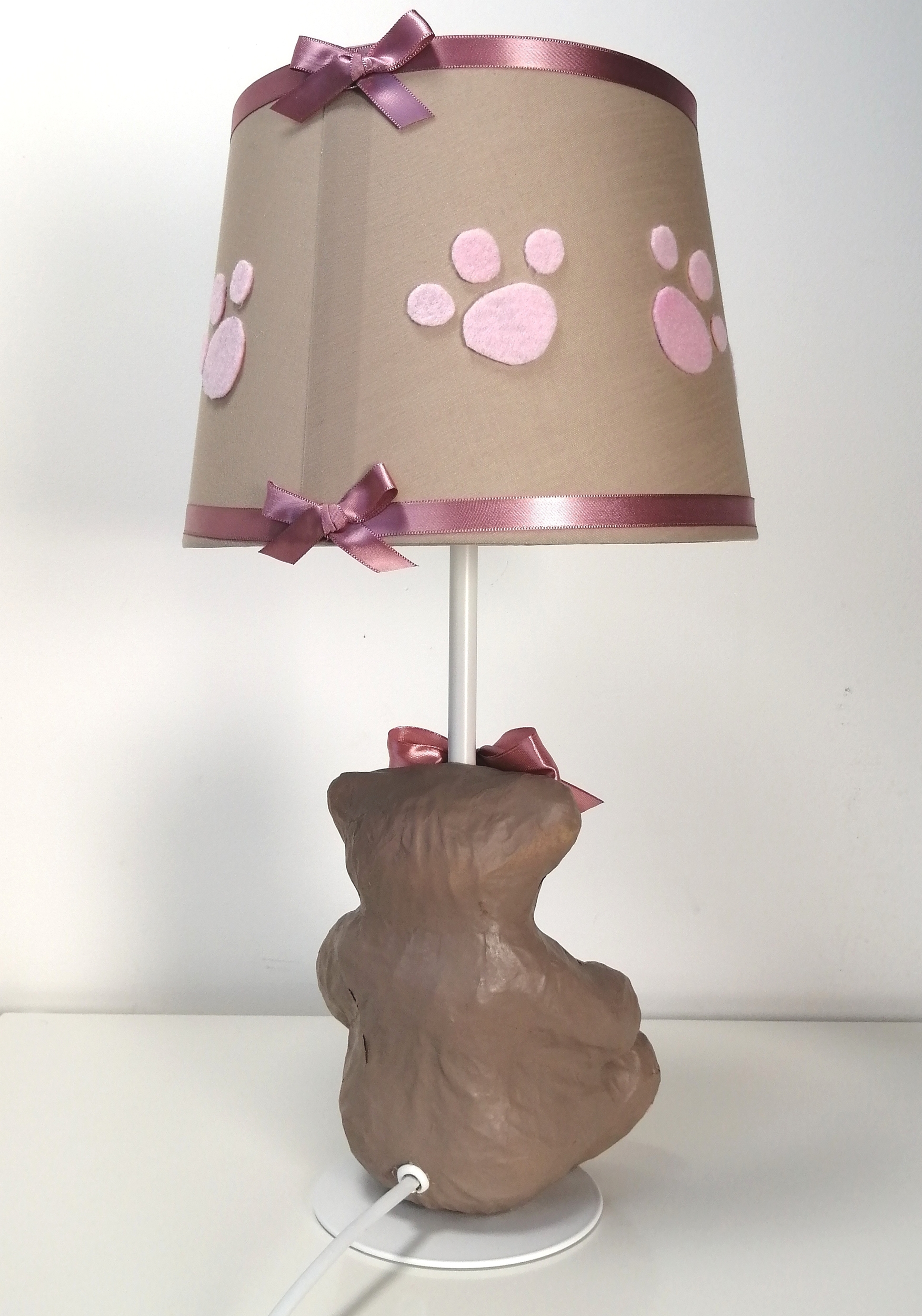 lampe-chevet-enfant-bebe-ours-taupe-rose-pastel-vieux-rose-forme-ours-decoration