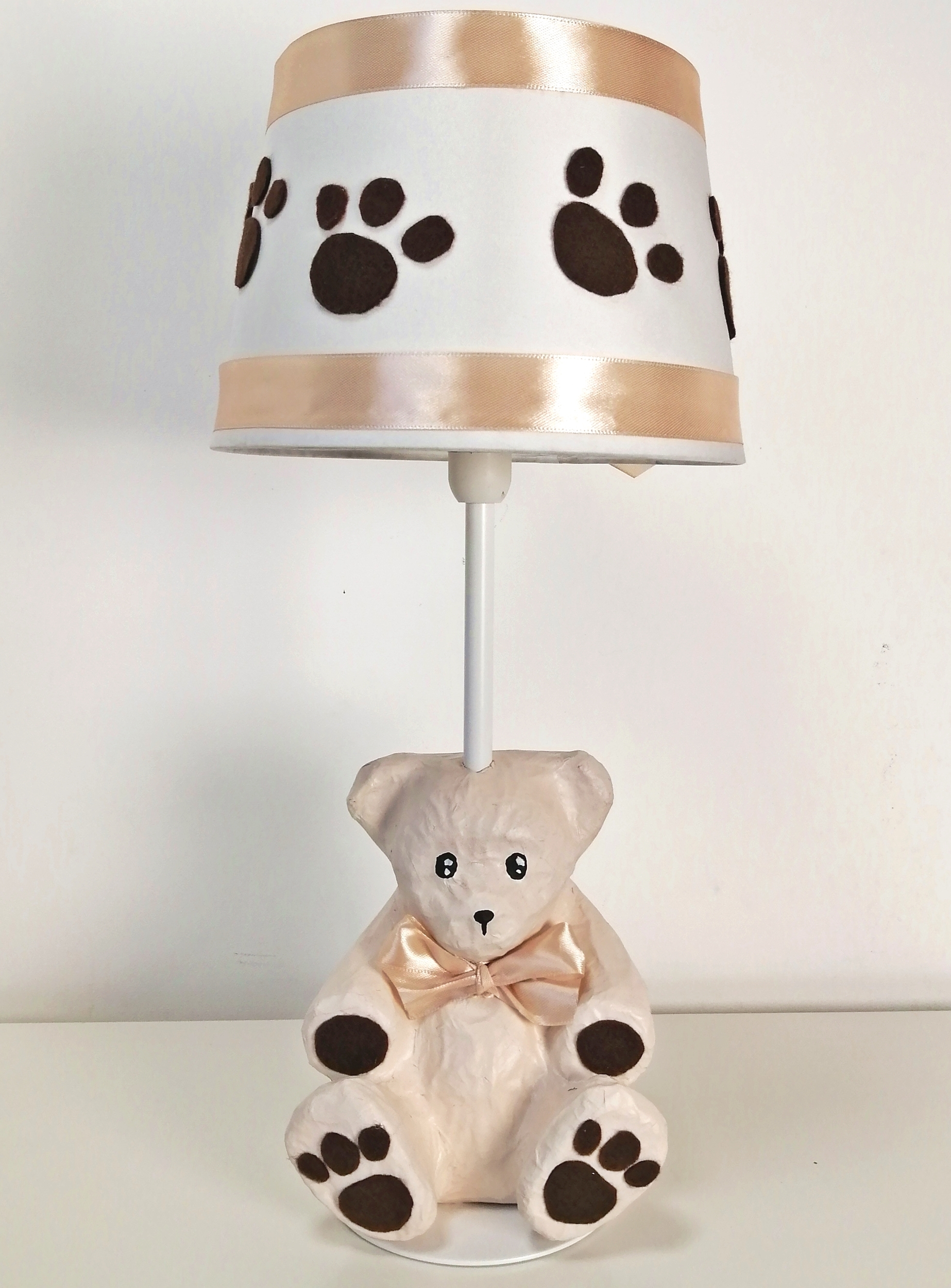 lampe-chevet-enfant-bebe-ours-marron-chocolat-beige-noisette-forme-ours-decoration-chambre