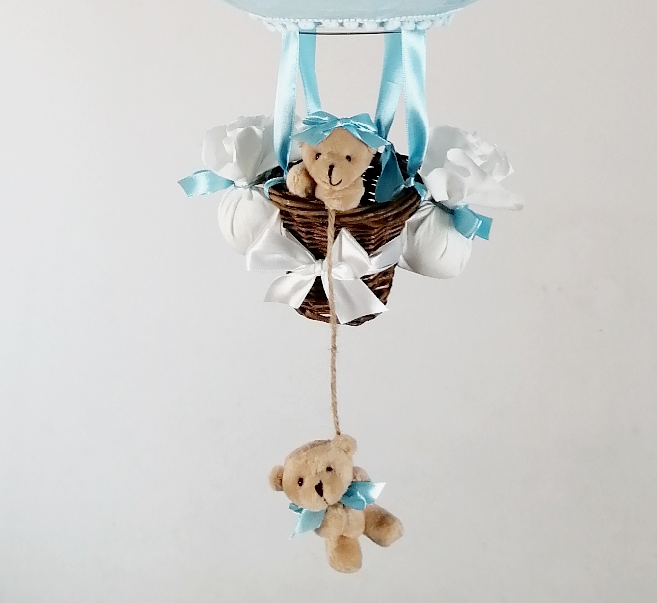 lampe-mongolfiere-abat-jour-enfant-bebe-suspension-ours-pompon-ours-bleu-pastel-decoration