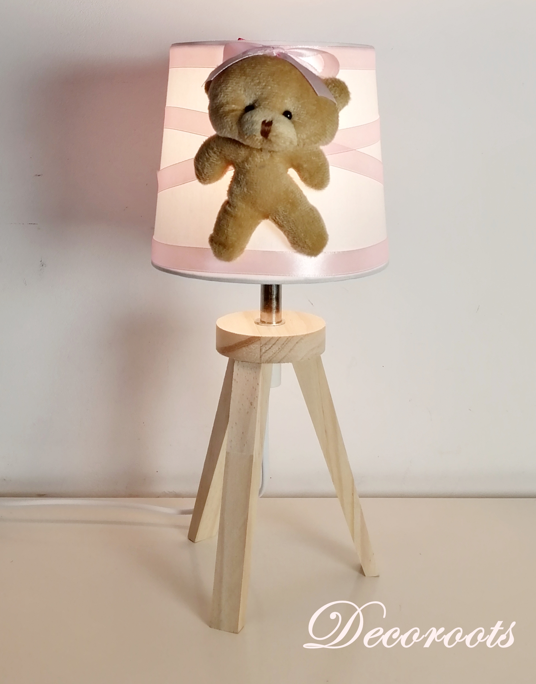 lampe-chevet-enfant-bebe-ours-fille-rose-blanc-cadeau-naissance-artisanale-pastel-fille