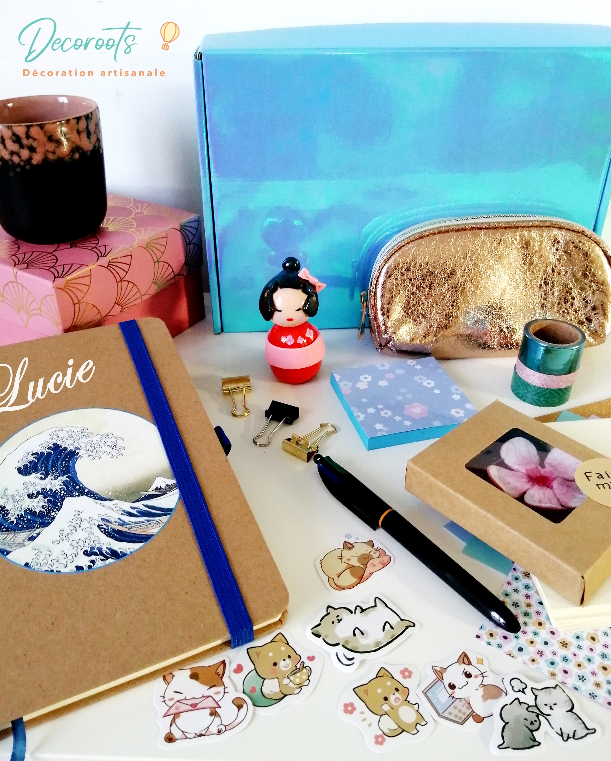 coffret-cadeau-kawaii-japon-kokeshi-papeterie-carnet-personnalisable-fleur-cerisier-sakura-trousse-fourniture-scolaire-deco