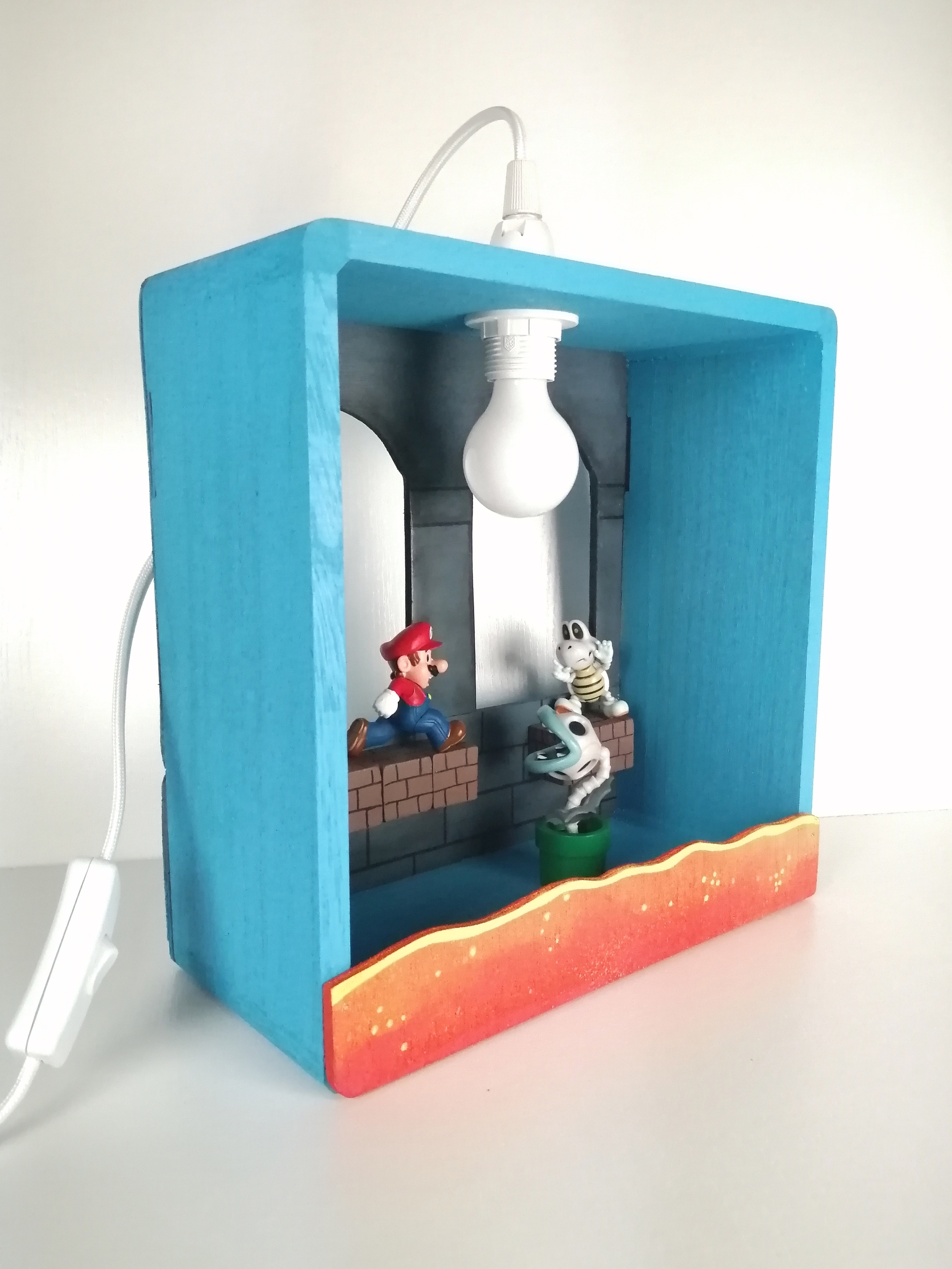 PRESENT Lampe De Chevet MARIO Création Artisanale. Personnalisé Avec Le