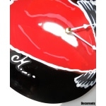 horloge design vinyle bouche rouge et noir zoom