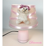 lampe-chevet-enfant-bebe-ours-fille-beige-rose-vieux-blanc-cadeau-naissance-artisanale taupe luminaire 3