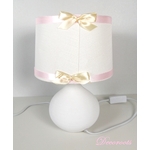 lampe-chevet-enfant-bebe-ours-fille-beige-rose-vieux-blanc-cadeau-naissance-artisanale étoile pastel luminaire deco chambre 2