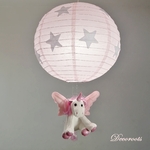lampe-enfant-bebe-licorne-peluche-rose-pastel-decoration-chambre-lustre-suspension-abat-jour-allumé