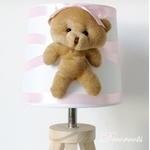 lampe-chevet-enfant-bebe-ours-fille-rose-blanc-cadeau-naissance-artisanale-pastel-abat-jour