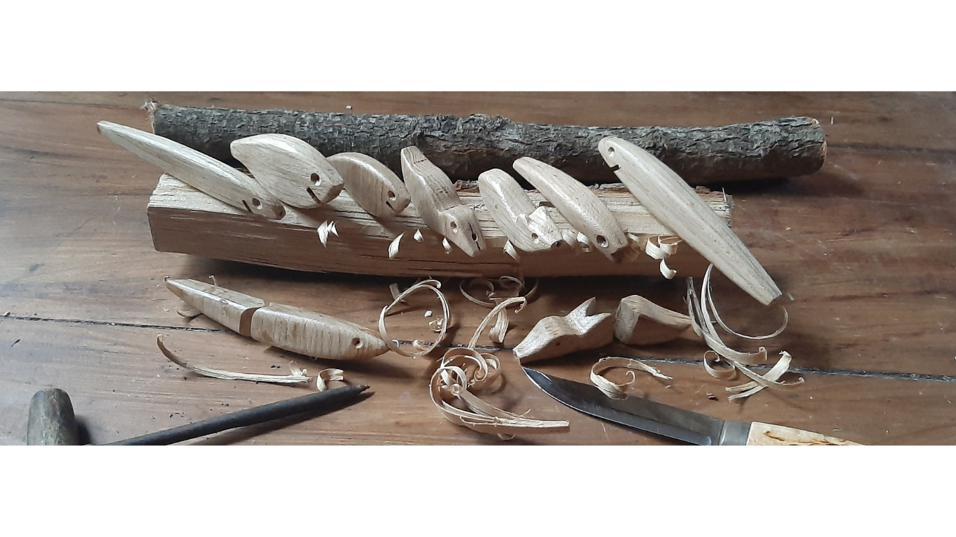Leurre De Pêche Vintage En Bois Et Métal Sculpté à La Main