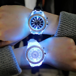 Led-Flash-montre-lumineuse-personnalit-tendances-tudiants-amoureux-gel-es-femme-hommes-montres-7-couleur-lumi