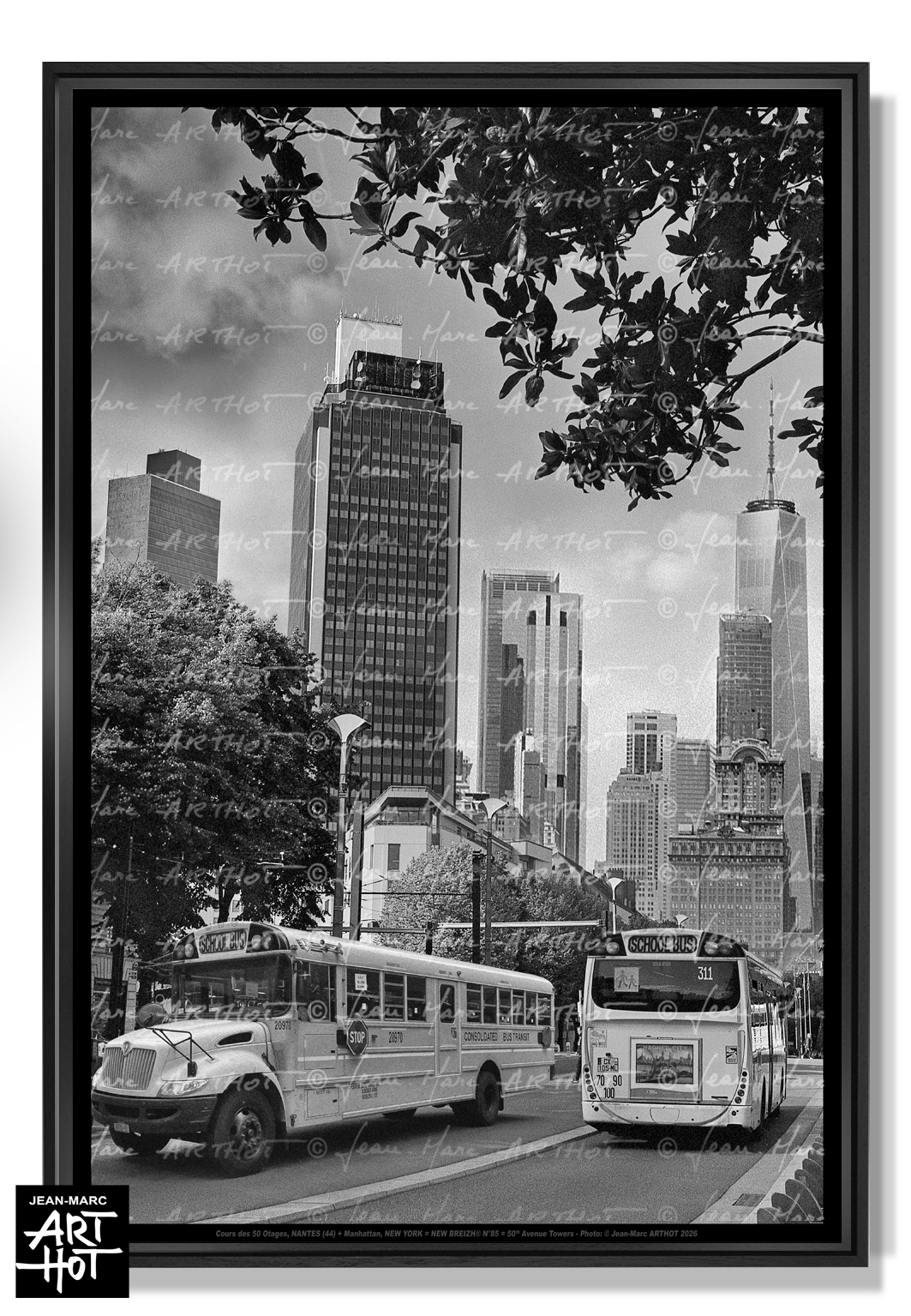 arthot-photo-art-b&amp;w-new-york-bretagne-newbreizh-085-loire-atlantique-44-nantes-cours-50-otages-school-bus-yellow-jaunes-tours-bretagne-manhattan-buildings-VERTIC