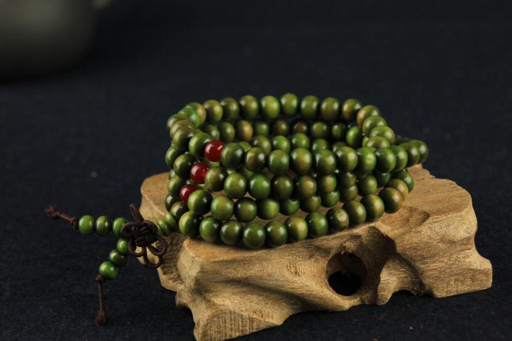 mala-tibétain-vert-bois-de-santal-108-perles