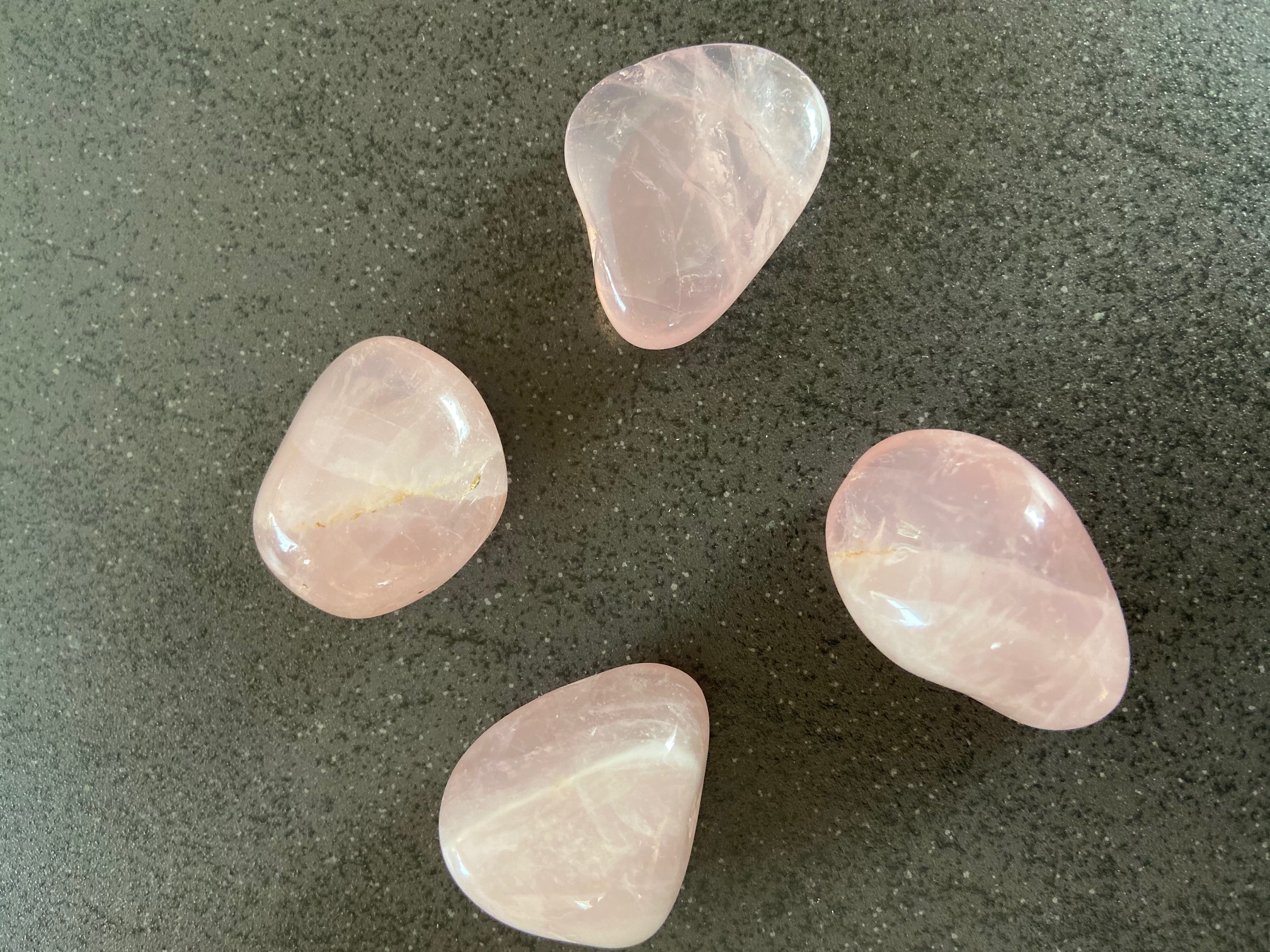Pierre-roulée-quartz-rose