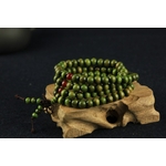 mala-tibétain-vert-bois-de-santal-108-perles