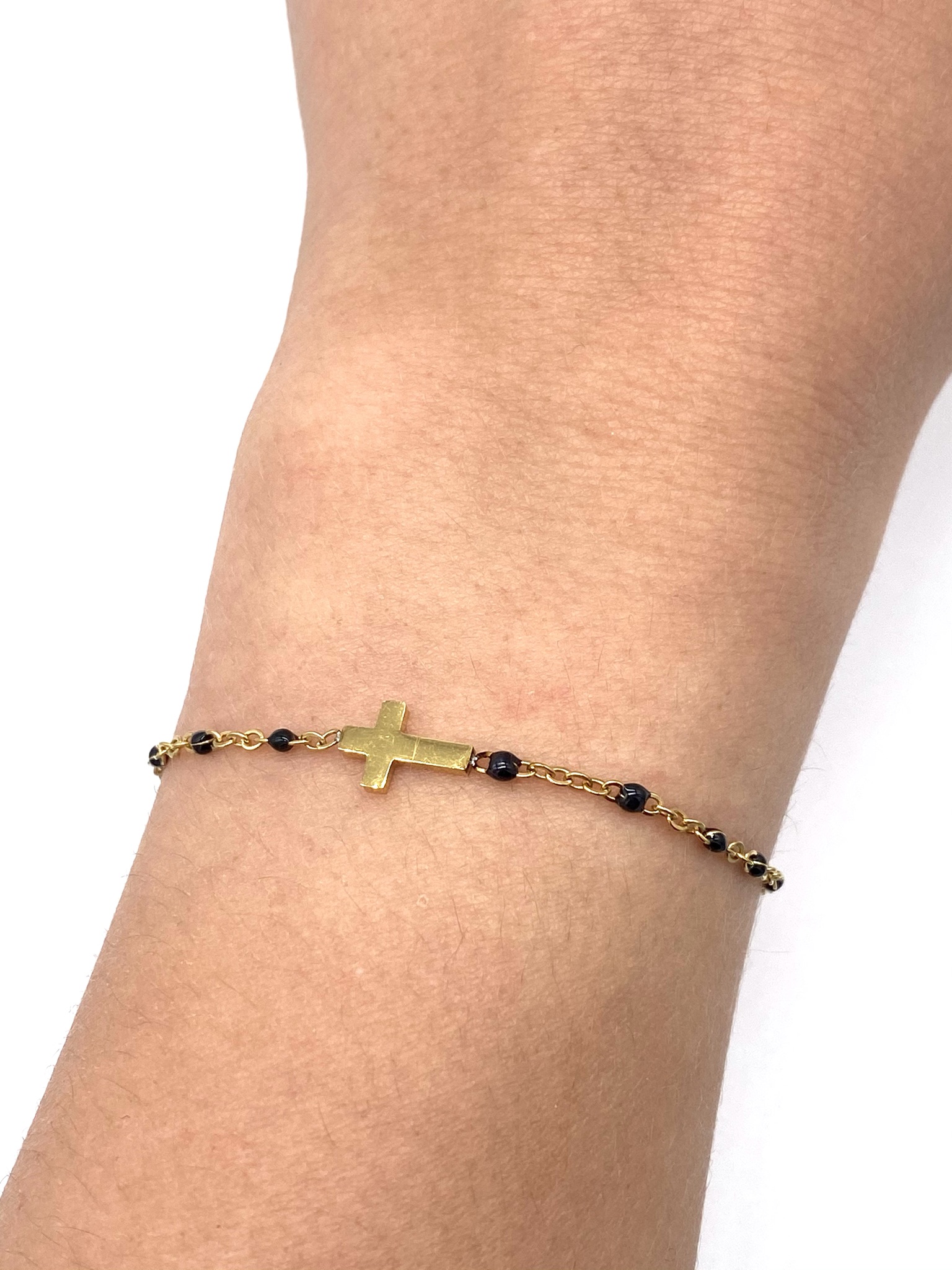 bracelet-perles-croix-noir-doré