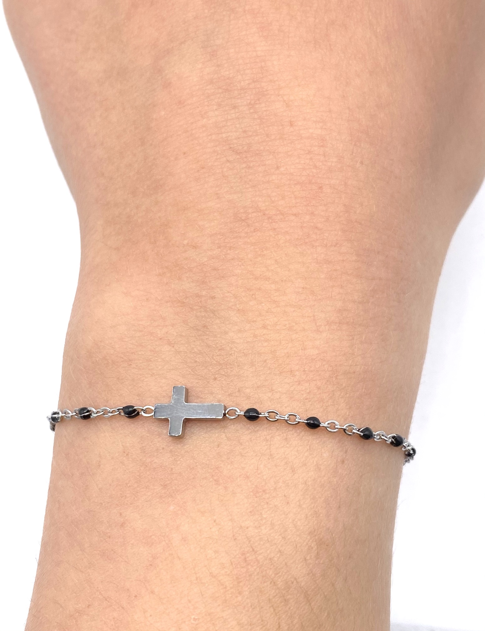 bracelet-perles-croix-noir-2