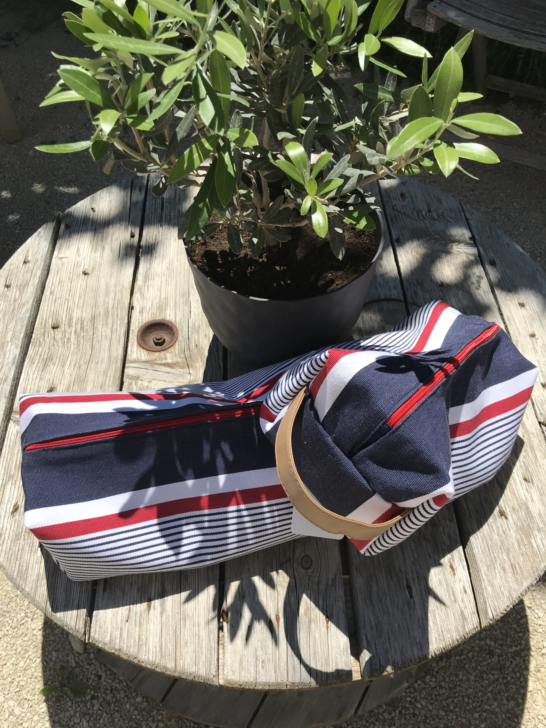 Trousse de toilette homme à rayures bleu blanc rouge