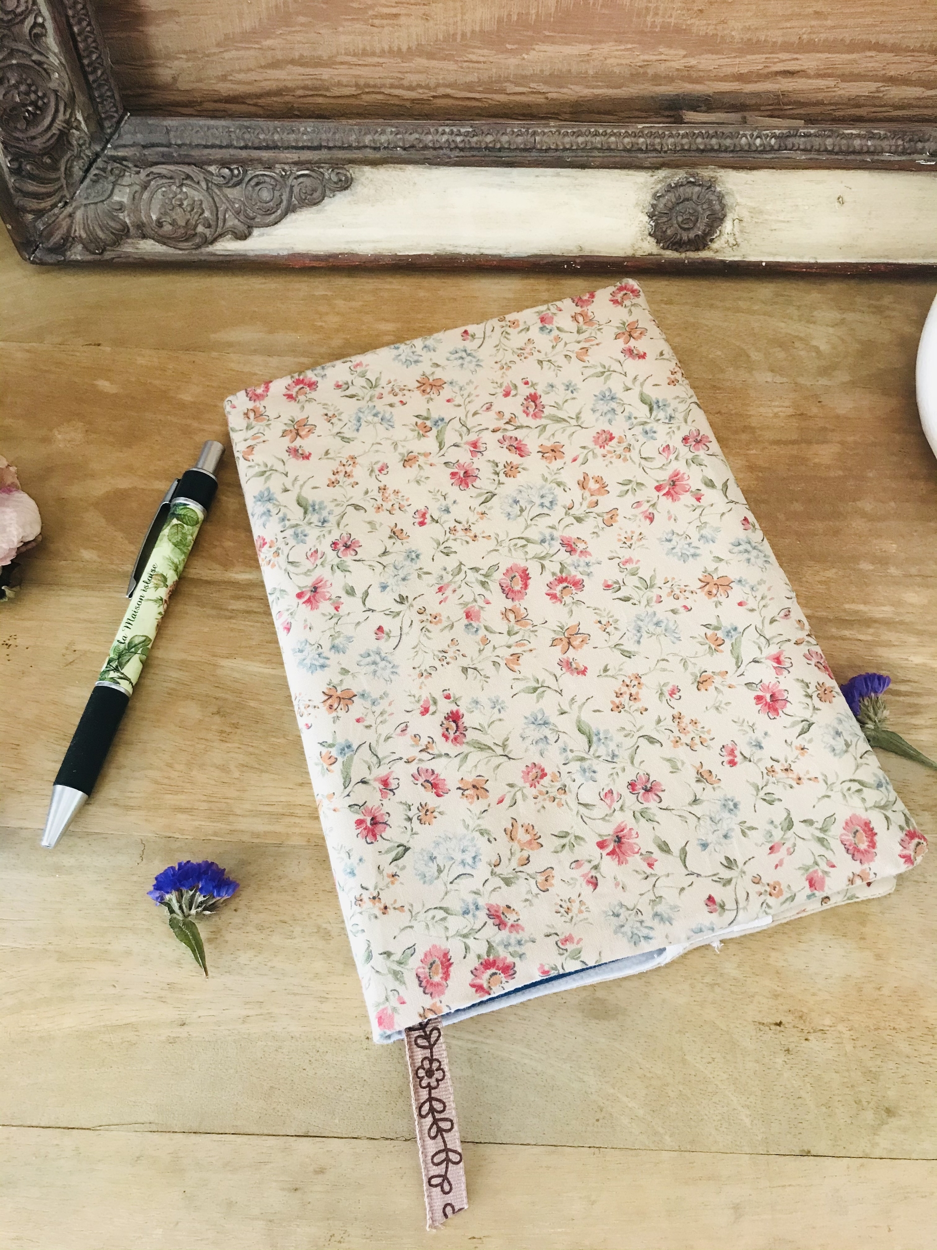 Bloc notes A5 vintage fleuri avec poches à stylo, compartiments à cartes, grand compartiment documents