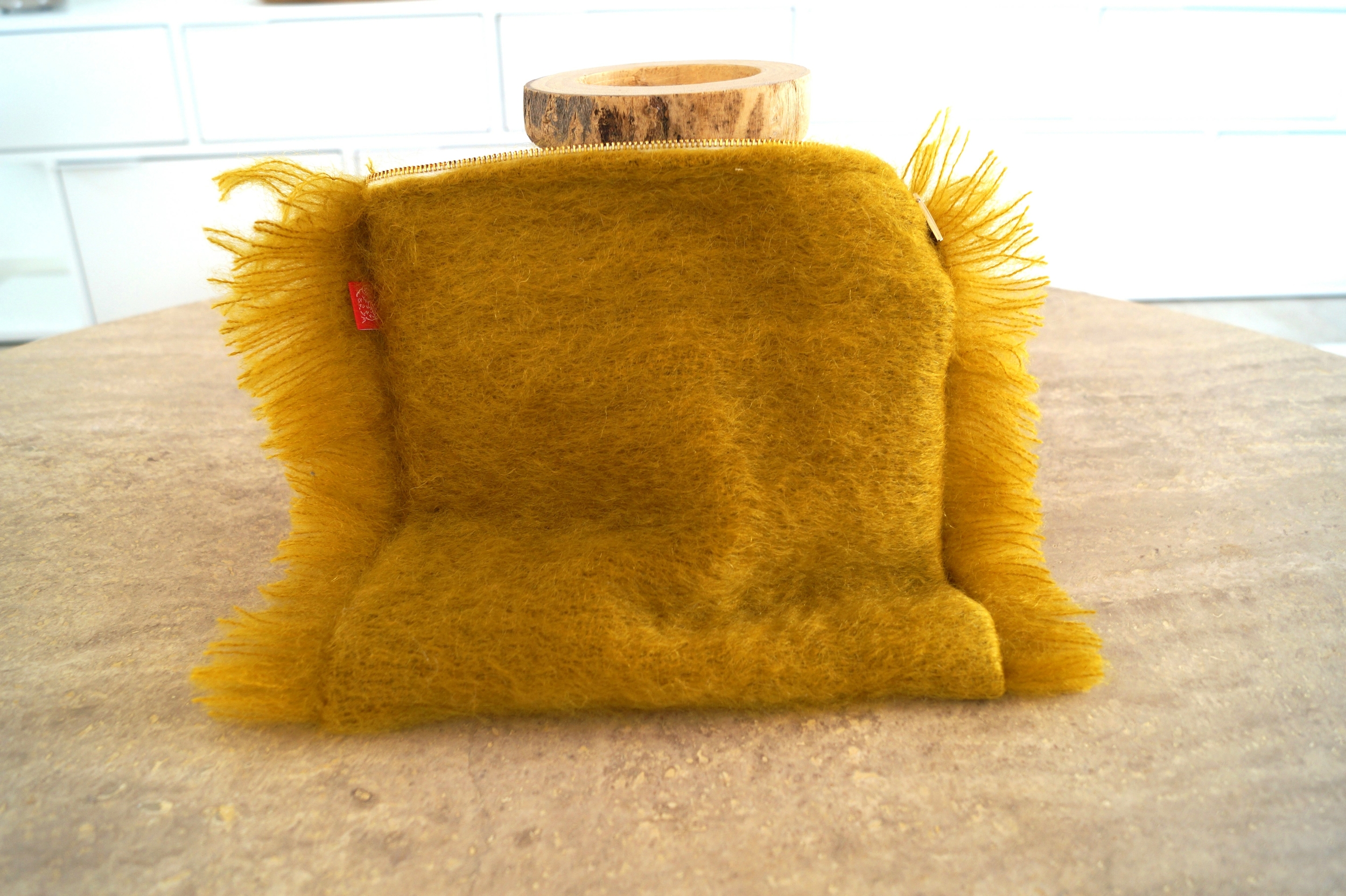 Pochette laine mohair jaune moutarde DSC04083