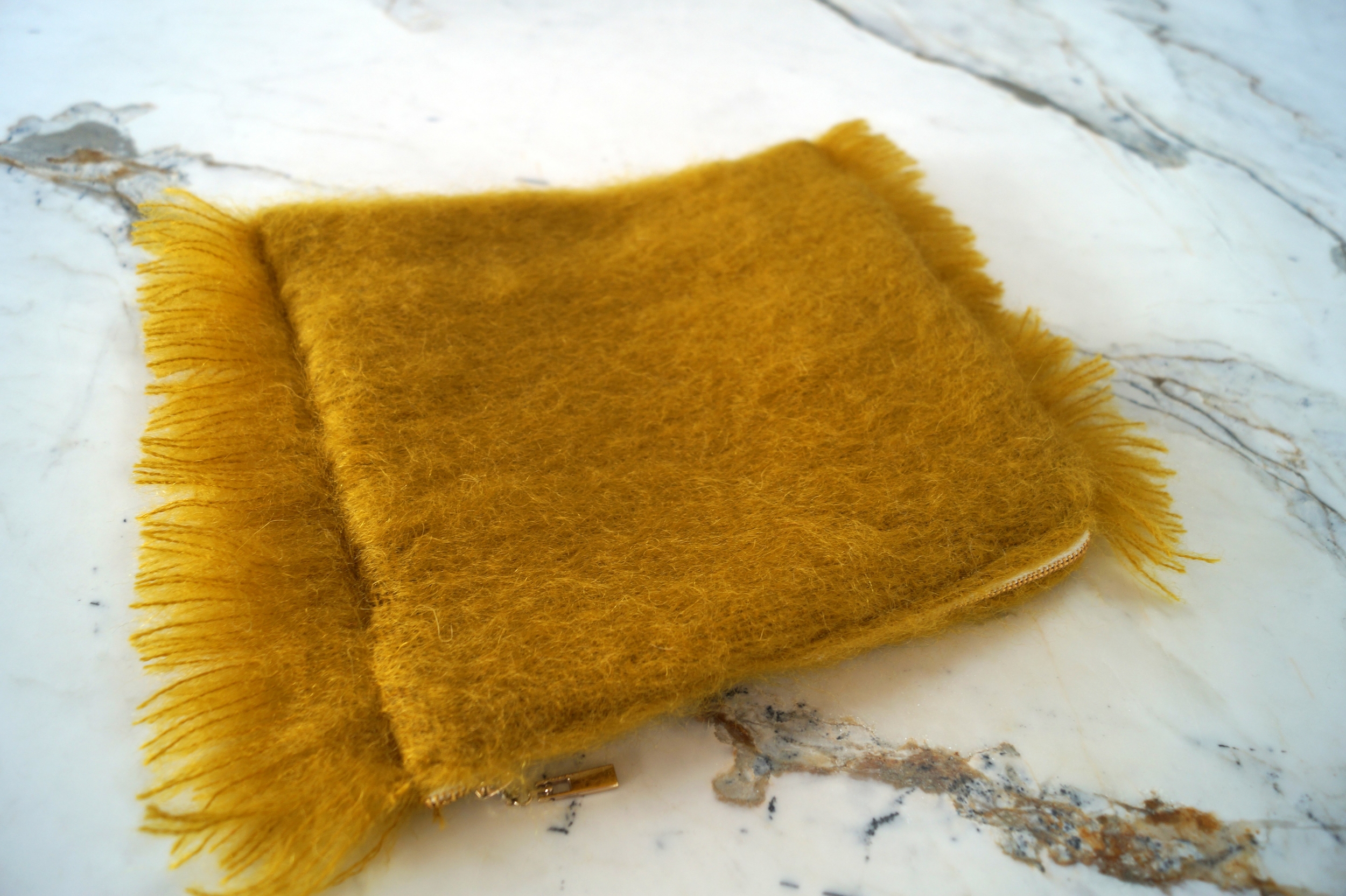 Pochette laine mohair jaune moutarde DSC04227