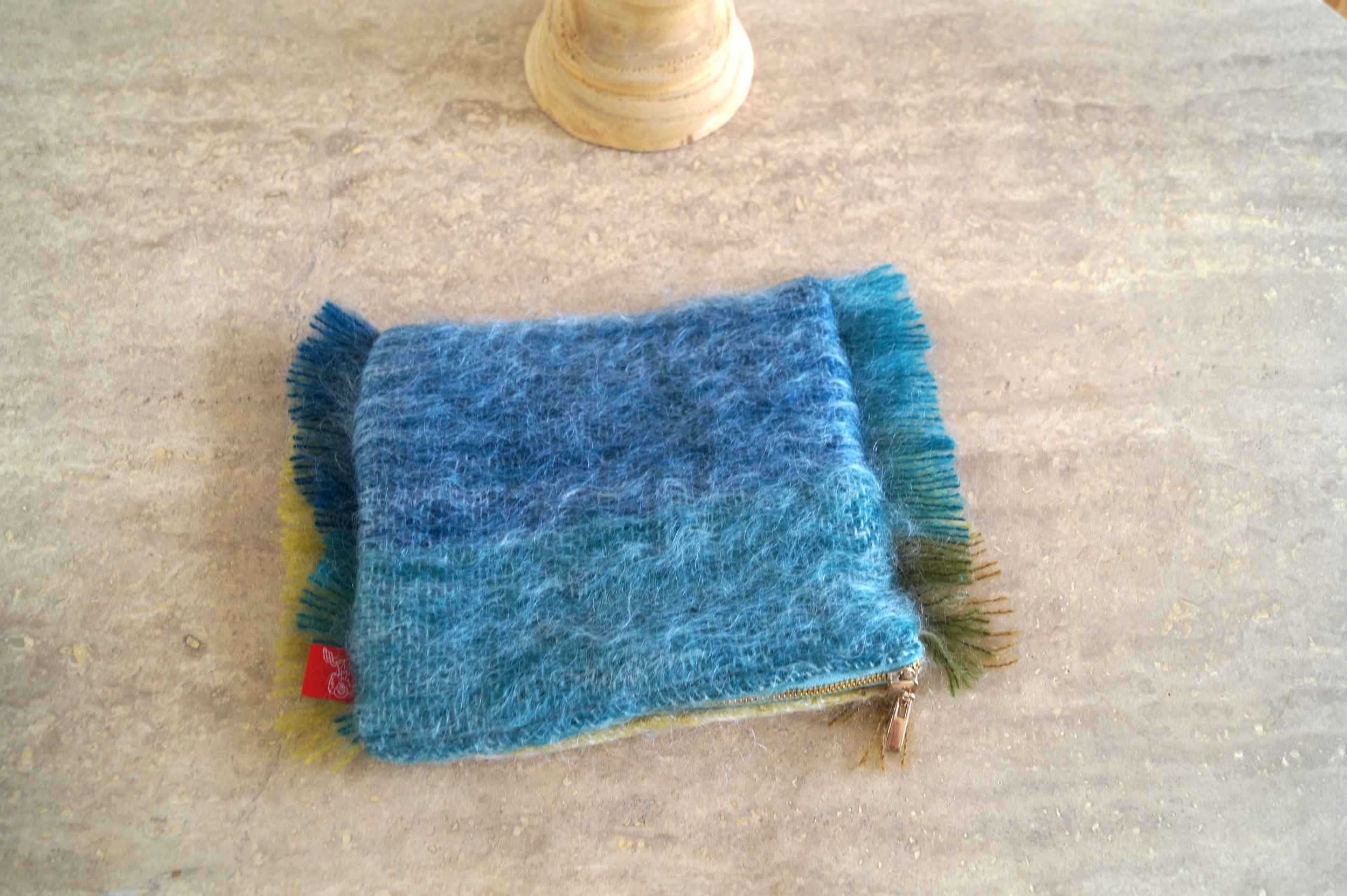 Pochette laine Mohair bleu arc en ciel  DSC04154