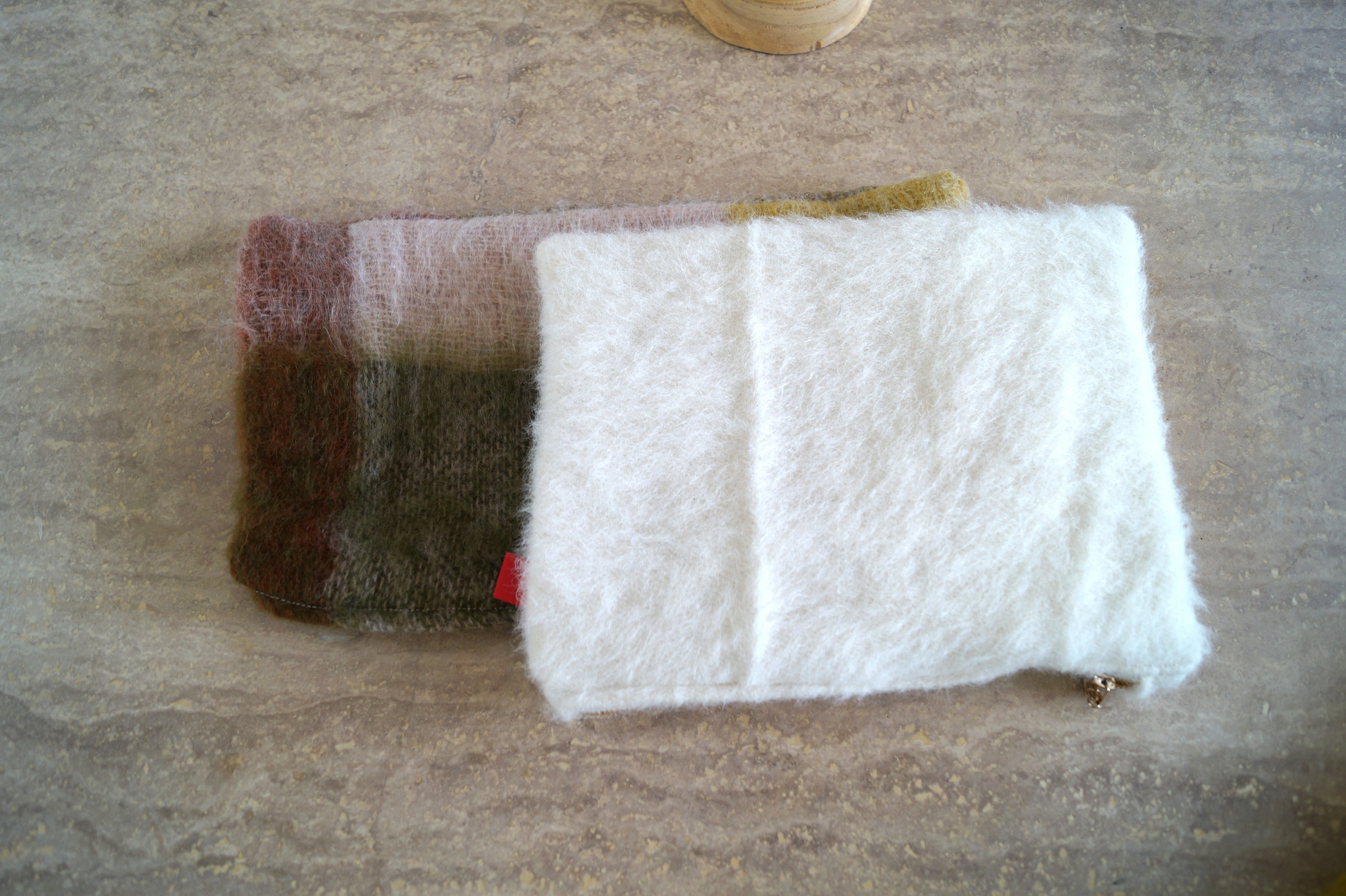 Pochette laine mohair blanche neige DSC04163