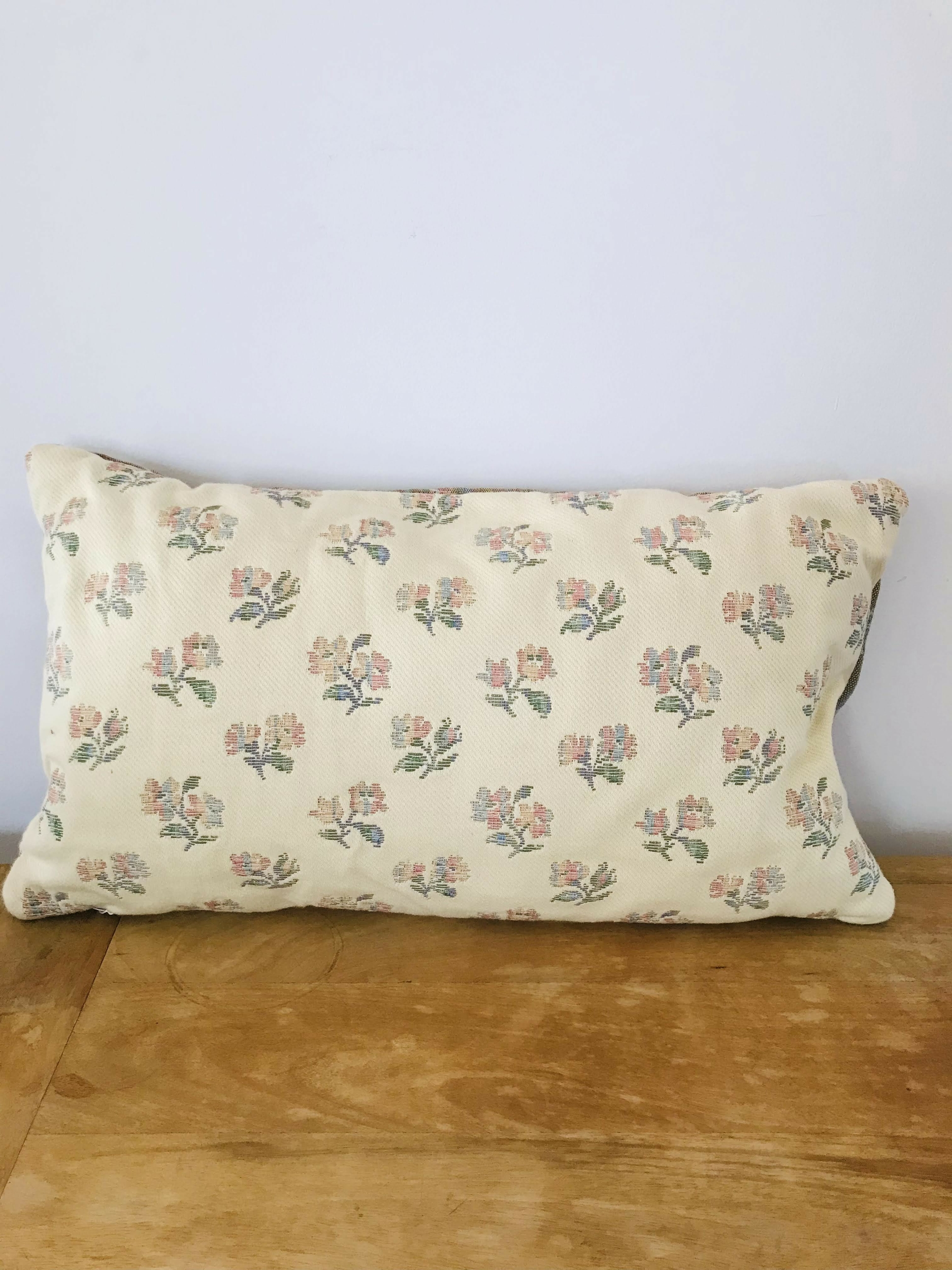 Coussin vintage fleuri  IMG_1187
