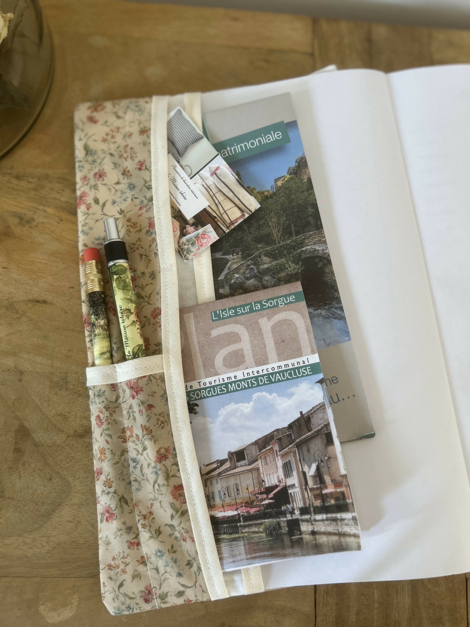 Agenda journalier A4 fleuri vintage IMG_E7180