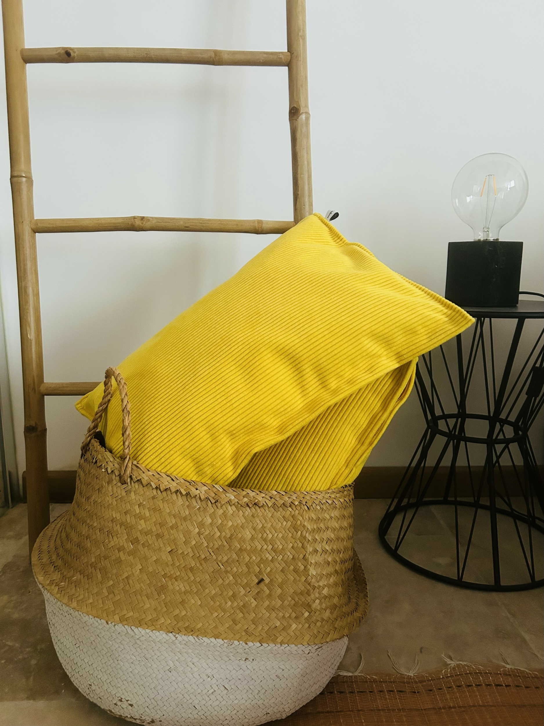 coussin velours côtelé jaune IMG_E1011