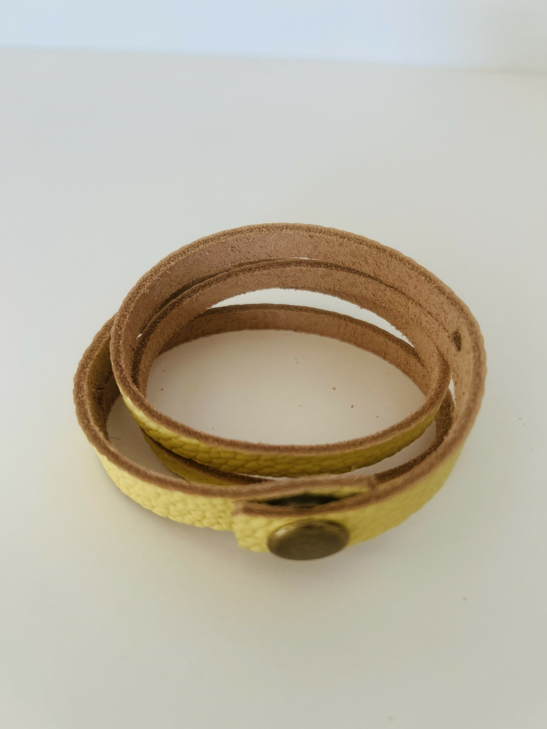 Bracelet cuir jaune IMG_E1115
