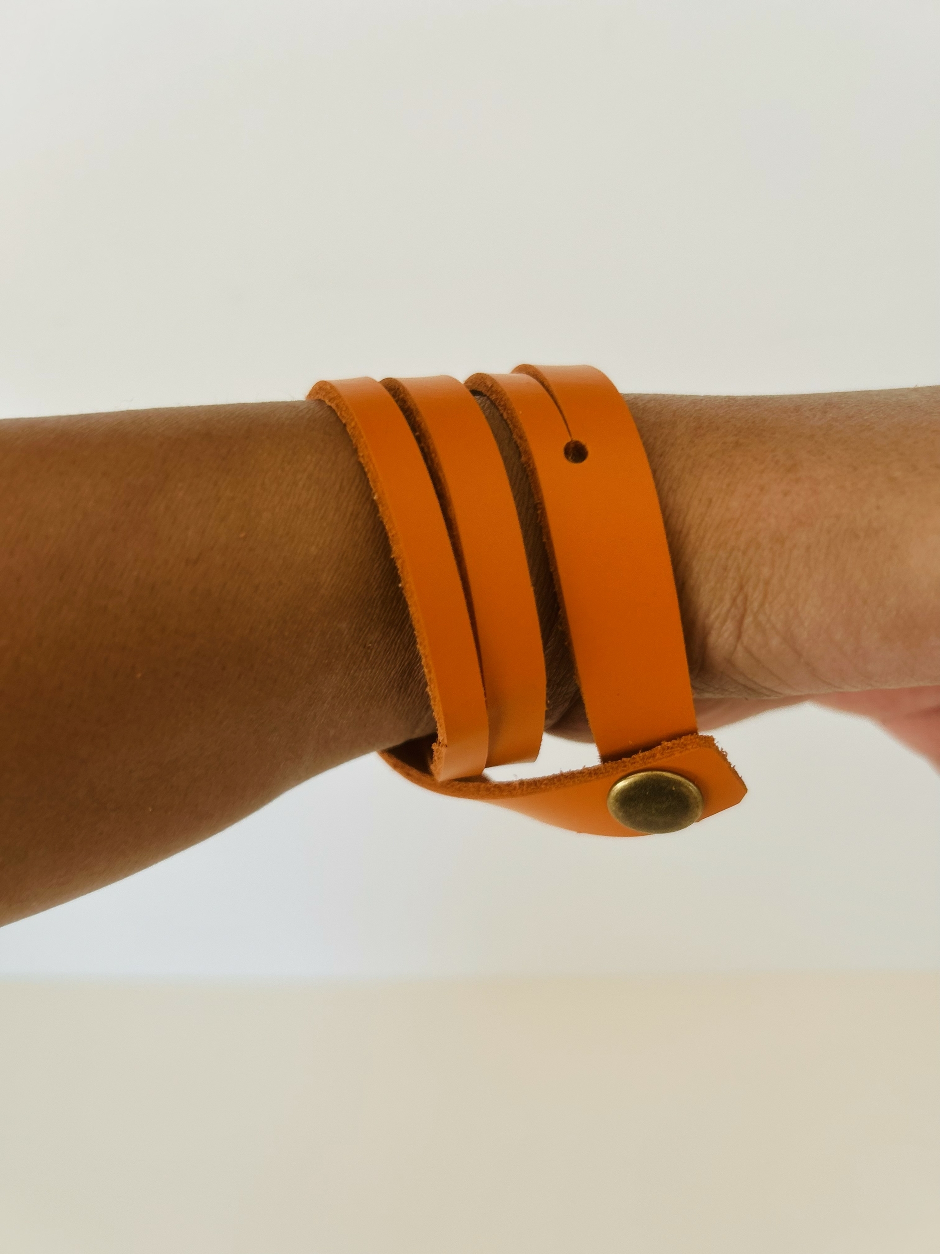 Bracelet cuir orange IMG_E1132