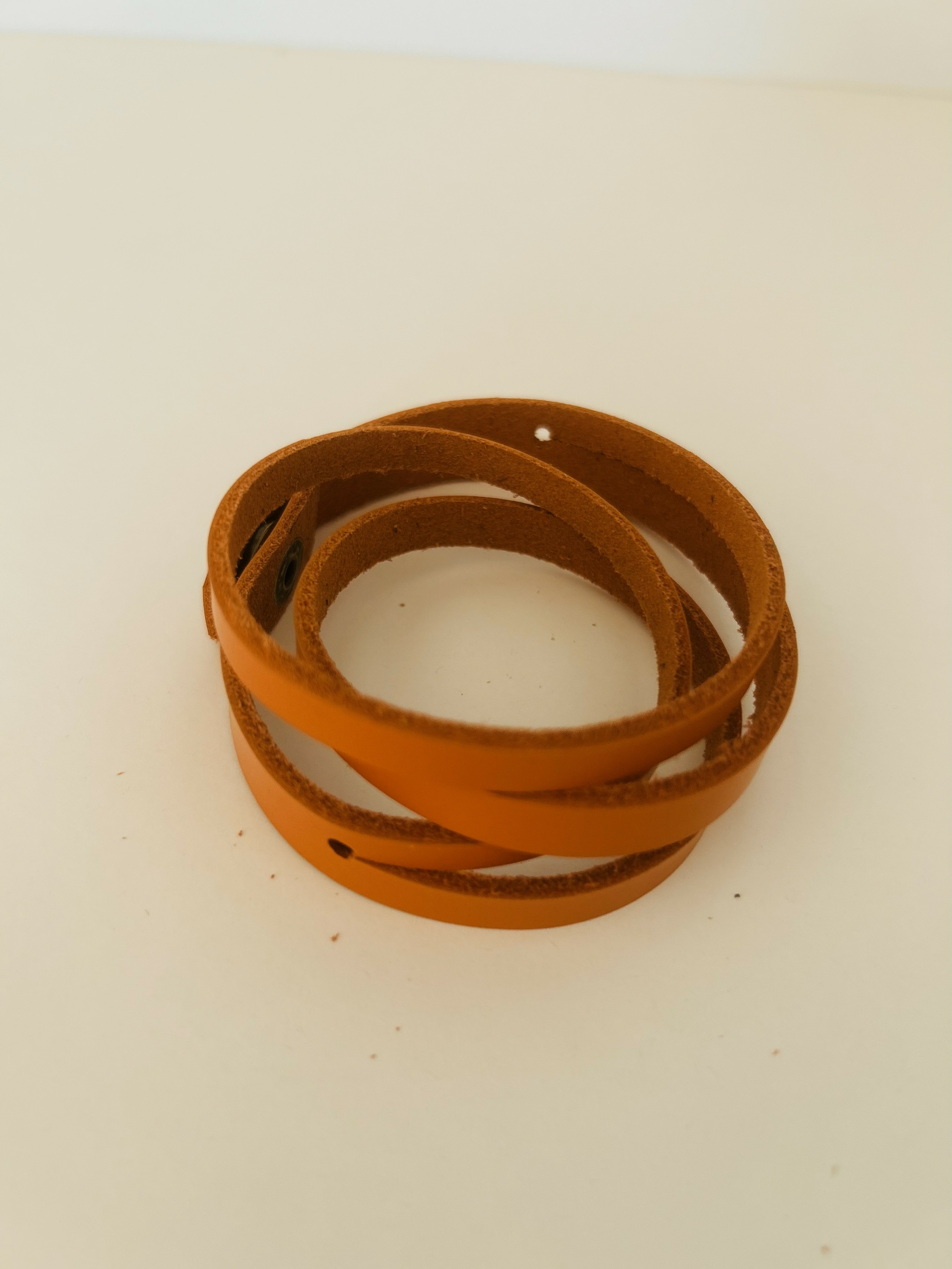 Bracelet cuir orange IMG_E1119