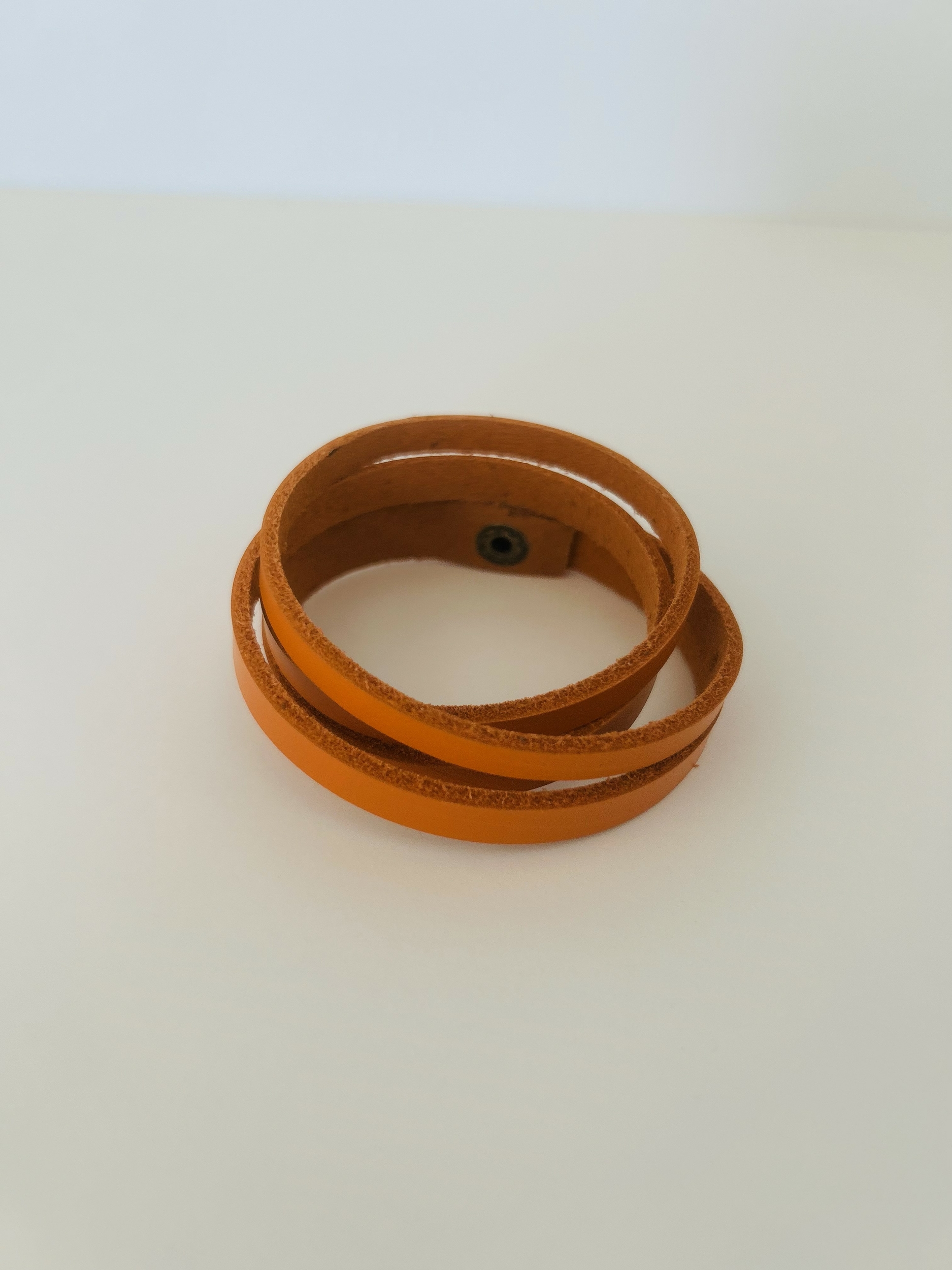 Bracelet cuir orange IMG_E1117