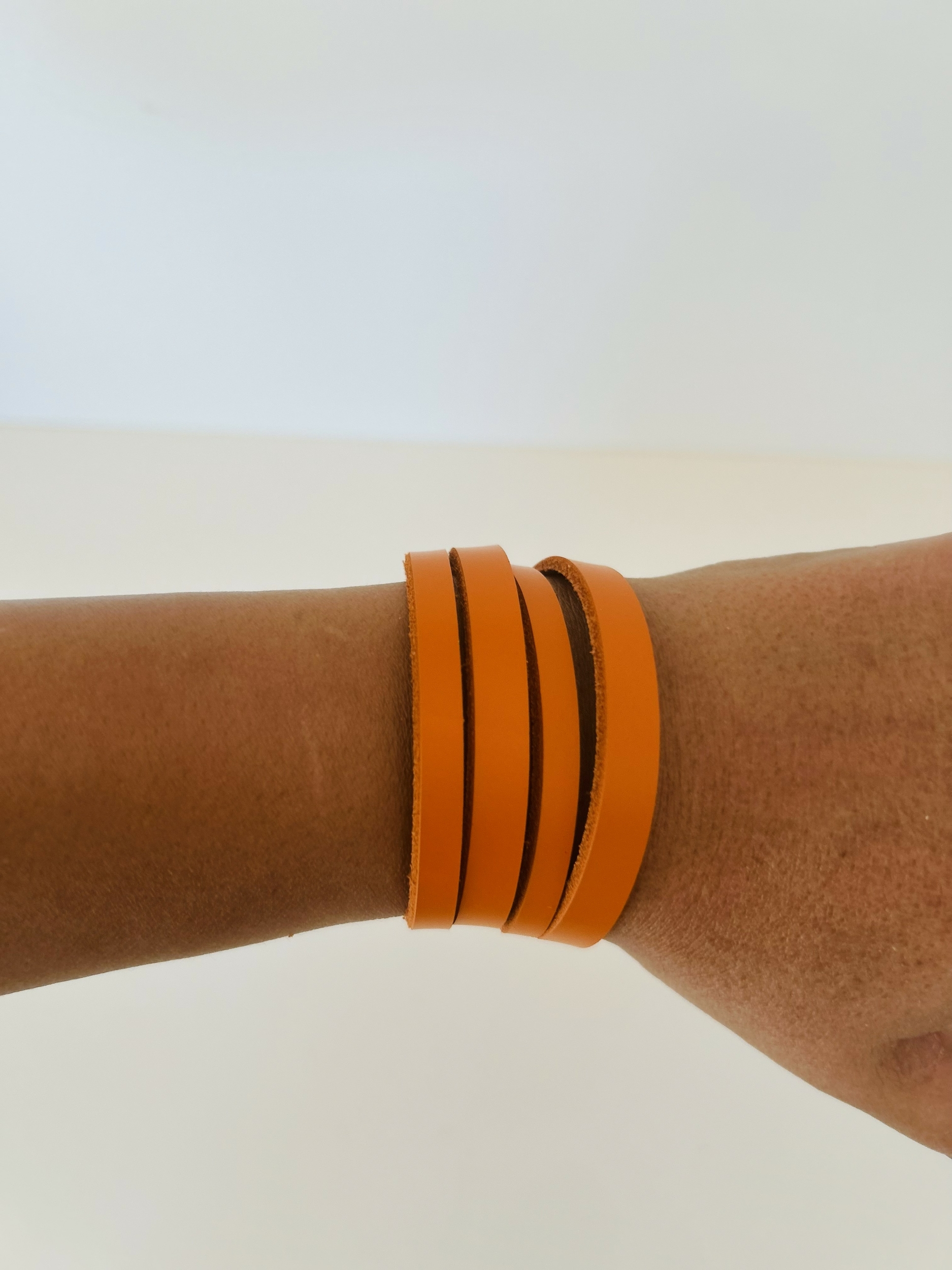 Bracelet cuir orange IMG_E1129