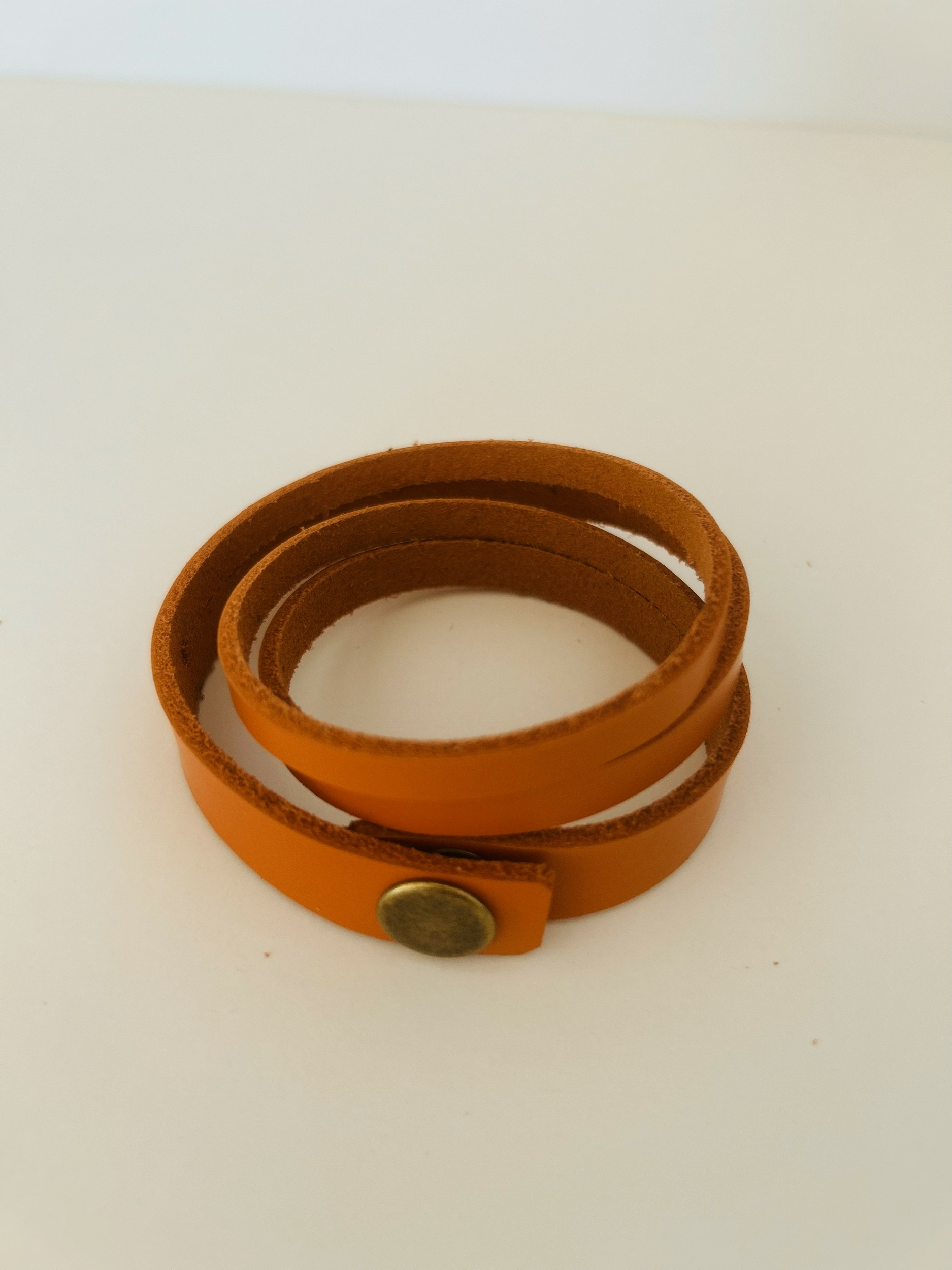 Bracelet cuir orange IMG_E1118