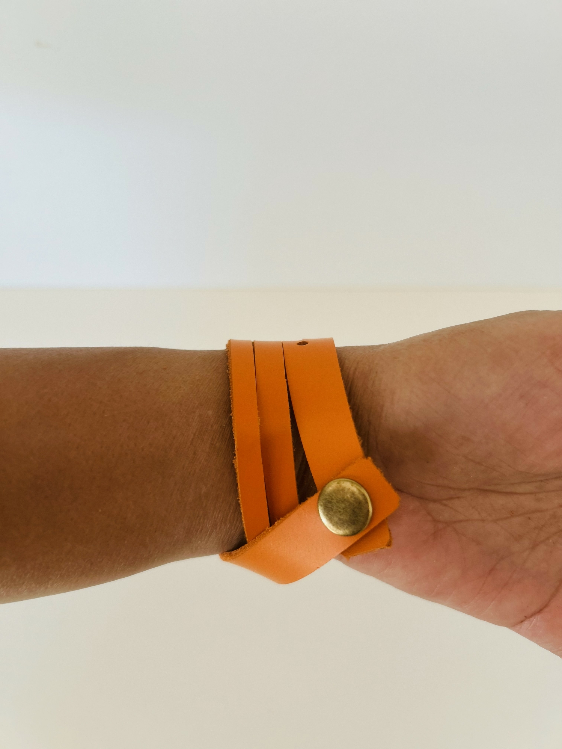 Bracelet cuir orange IMG_E1130