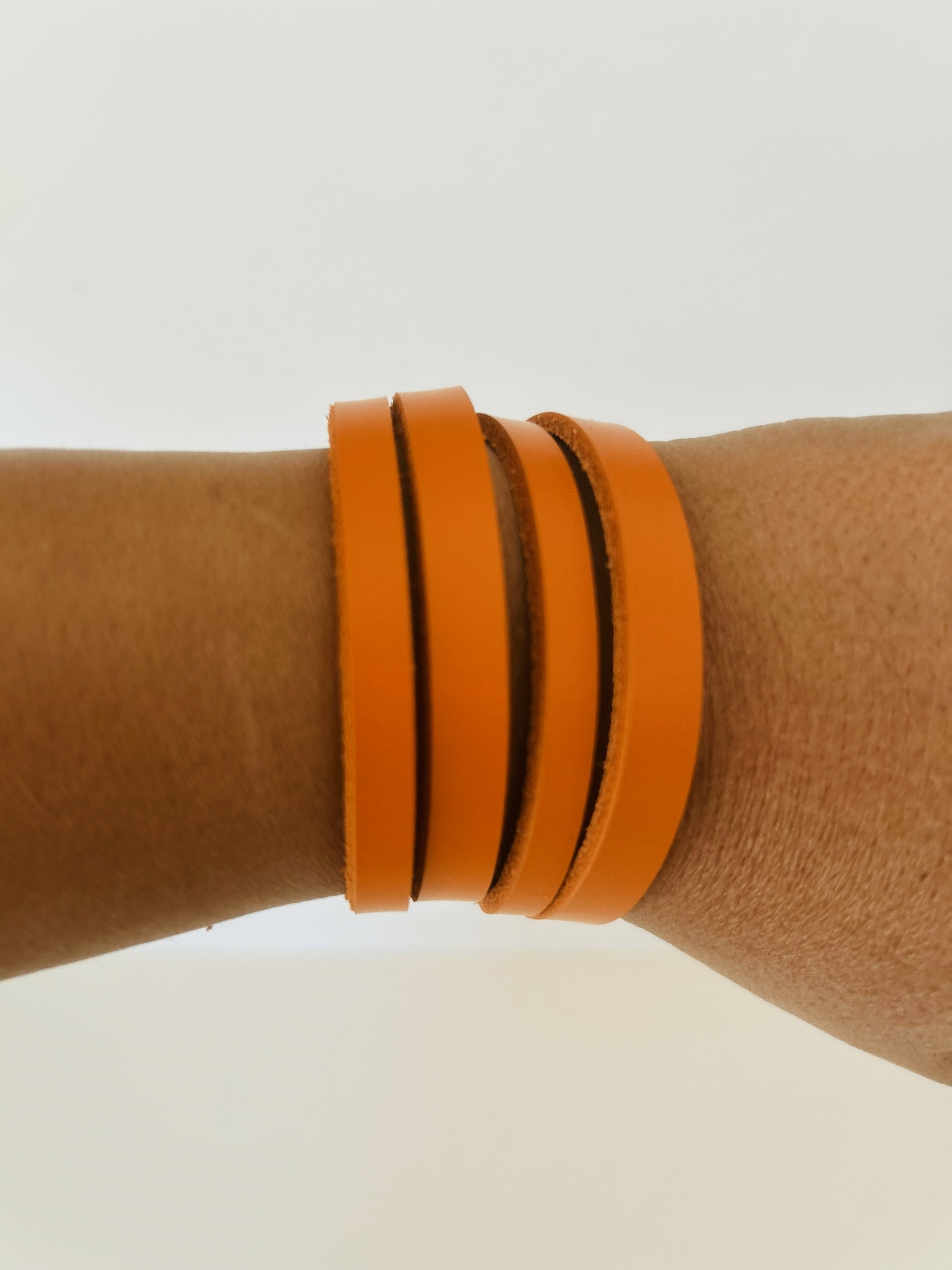 Bracelet cuir orange IMG_E1133