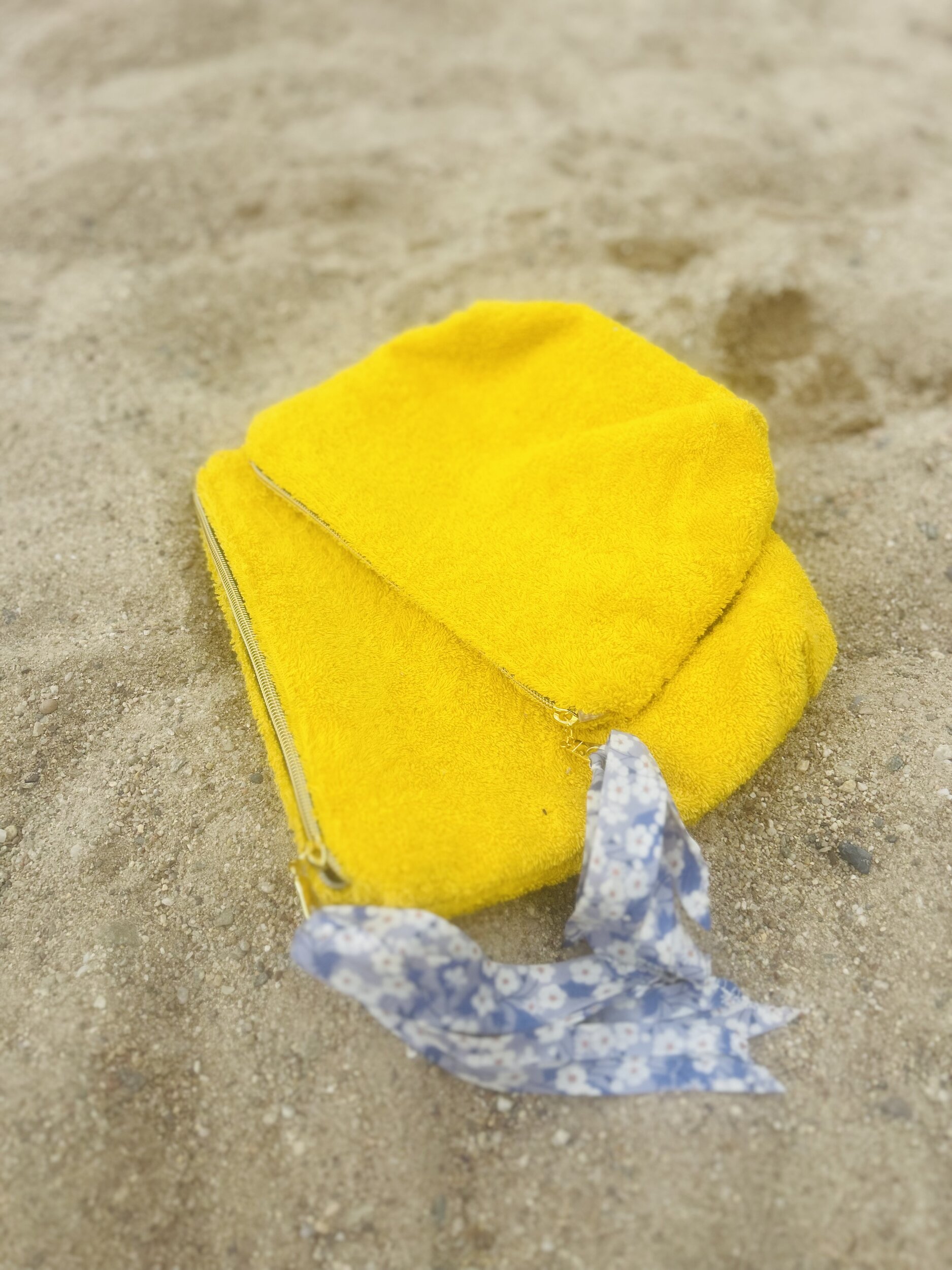 Pochette éponge jaune IMG_E3956