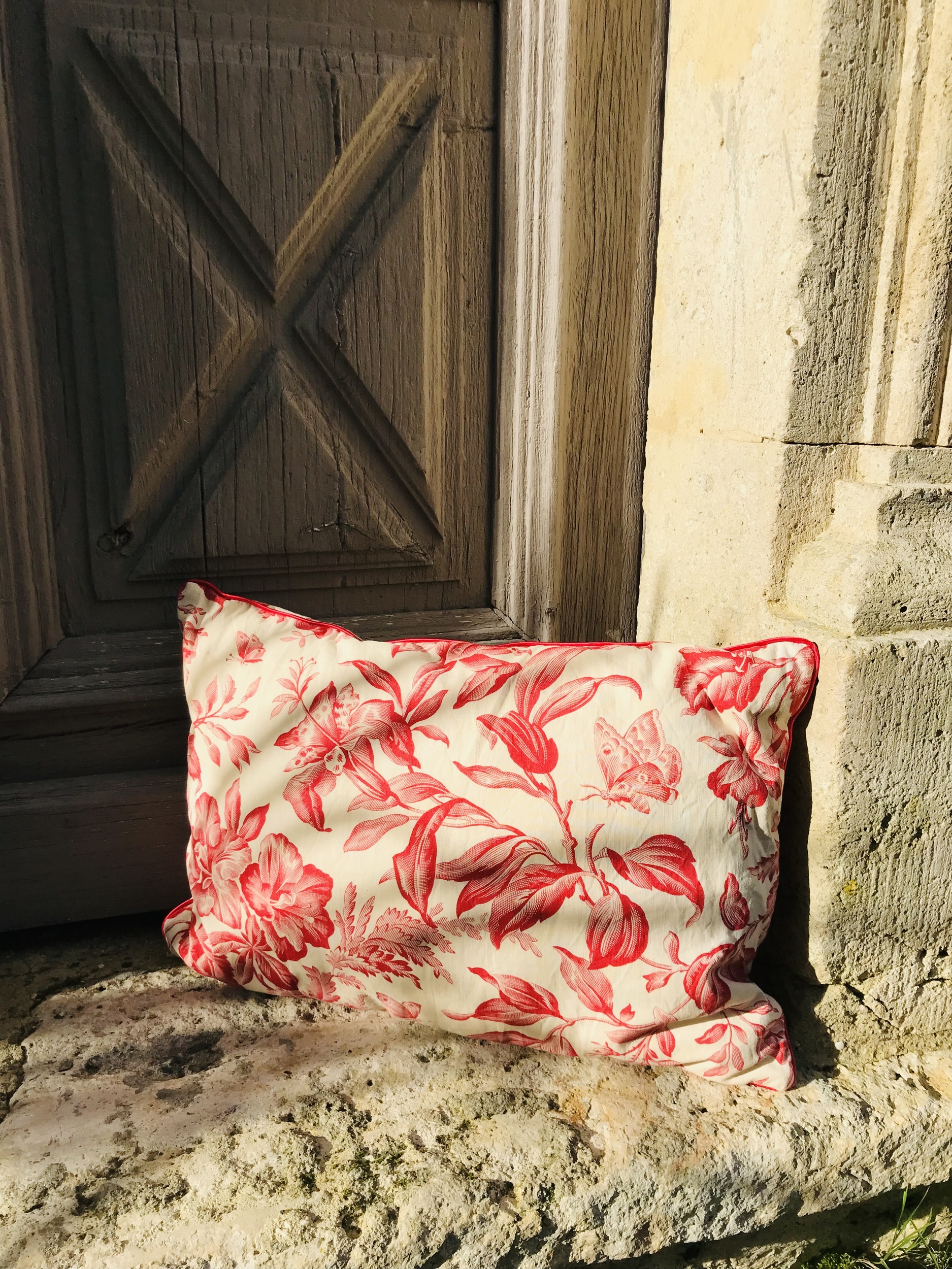 coussin vintage 19eme siecle feuilles rouge img e4262