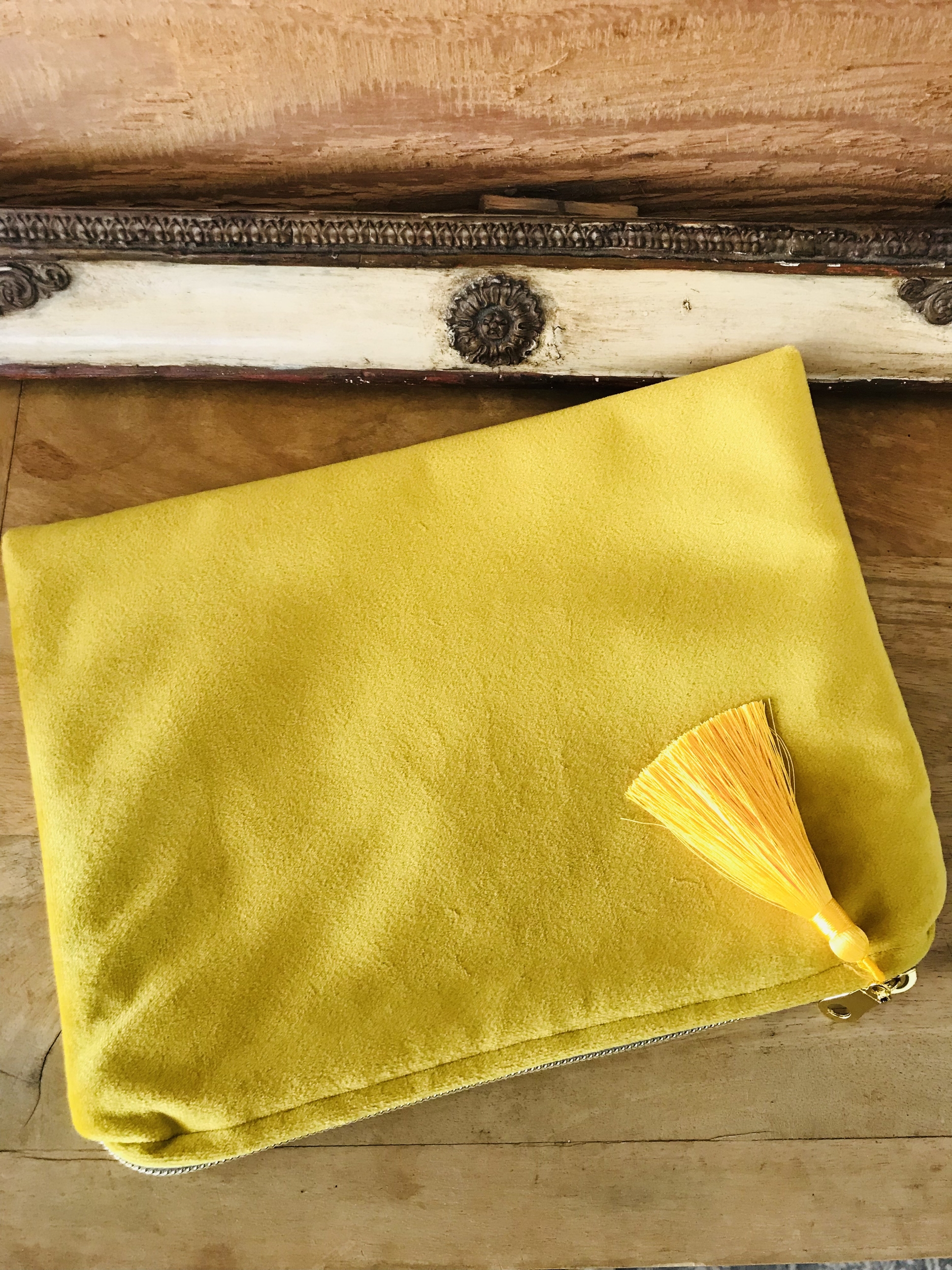 pochette velours jaune moutarde img e3990
